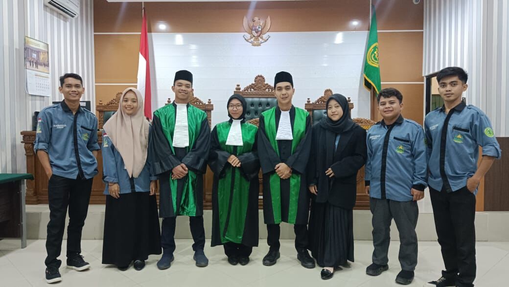 8 Mahasiswa PKL FSEI IAIN SAS Babel Praktek Sidang Semu Bersama Ketua Pengadilan Agama Mentok