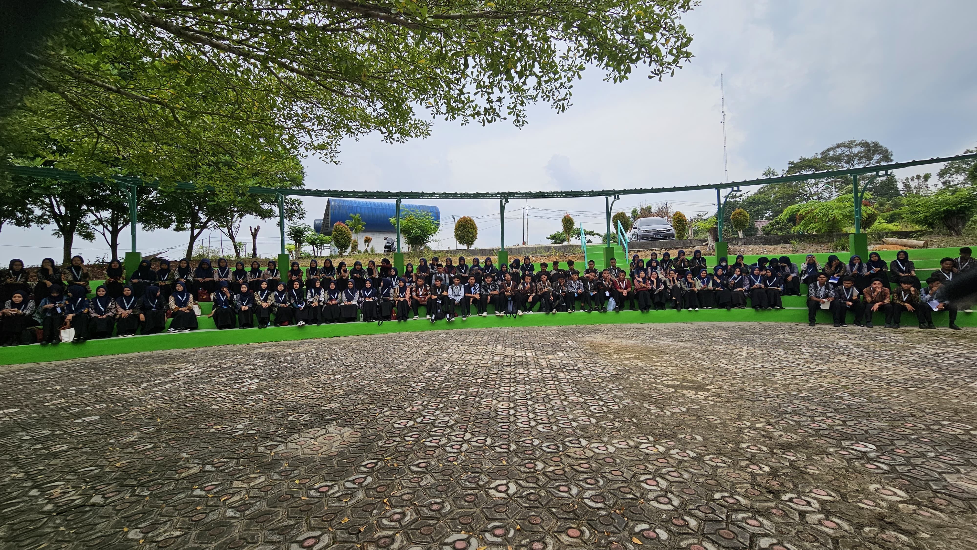 Dekan FSEI IAIN SAS Bangka Belitung Sambut Mahasiswa Baru dengan Meriah