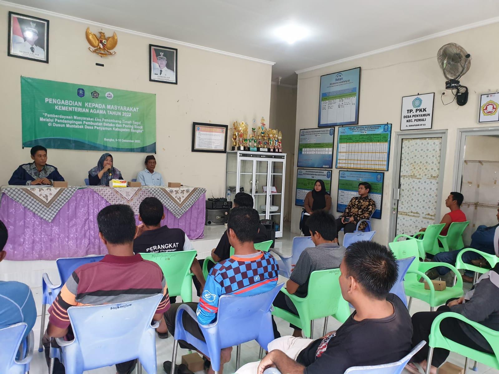 Gelar Pengabdian Masyarakat, Tim Dosen IAIN SAS Babel Berikan Pelatihan Pembuatan Batako dan Paving Block di Dusun Muntabak