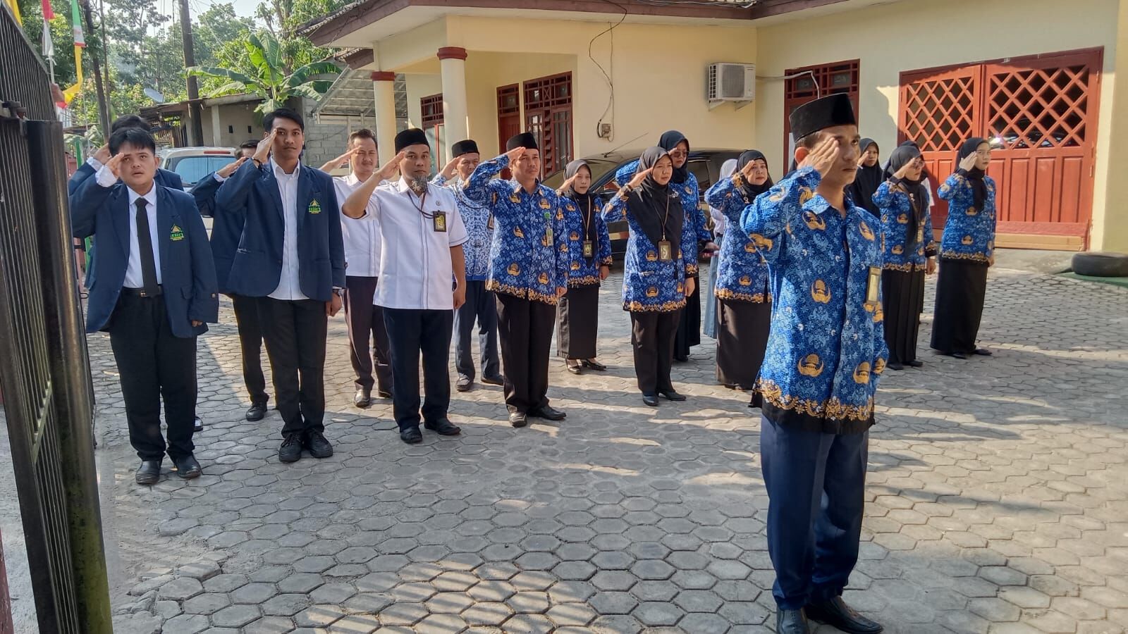 Enam Mahasiswa PKL FSEI IAIN SAS Babel Mengikuti Upacara Hari Sumpah Pemuda di Pengadilan Agama TanjungPandan
