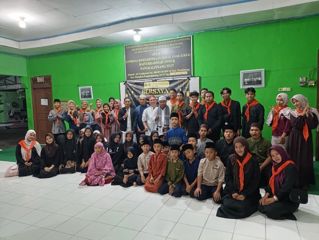 Kopassas Berbagi Kebahagiaan Bersama Anak Yatim Piatu Panti Asuhan Baiturrahman An-Nur di Parit Lalang