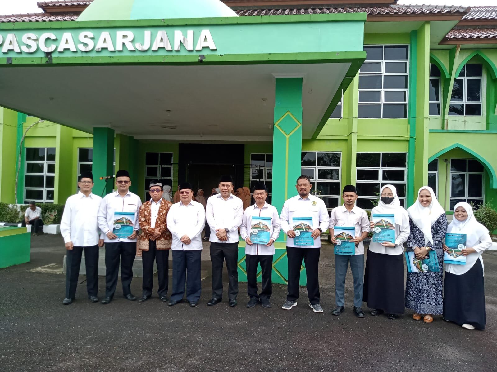 Hari Amal Bhakti Ke-79,  Rektor IAIN SAS Babel Berikan Penghargaan Kepada Pengelola Jurnal Terakreditasi