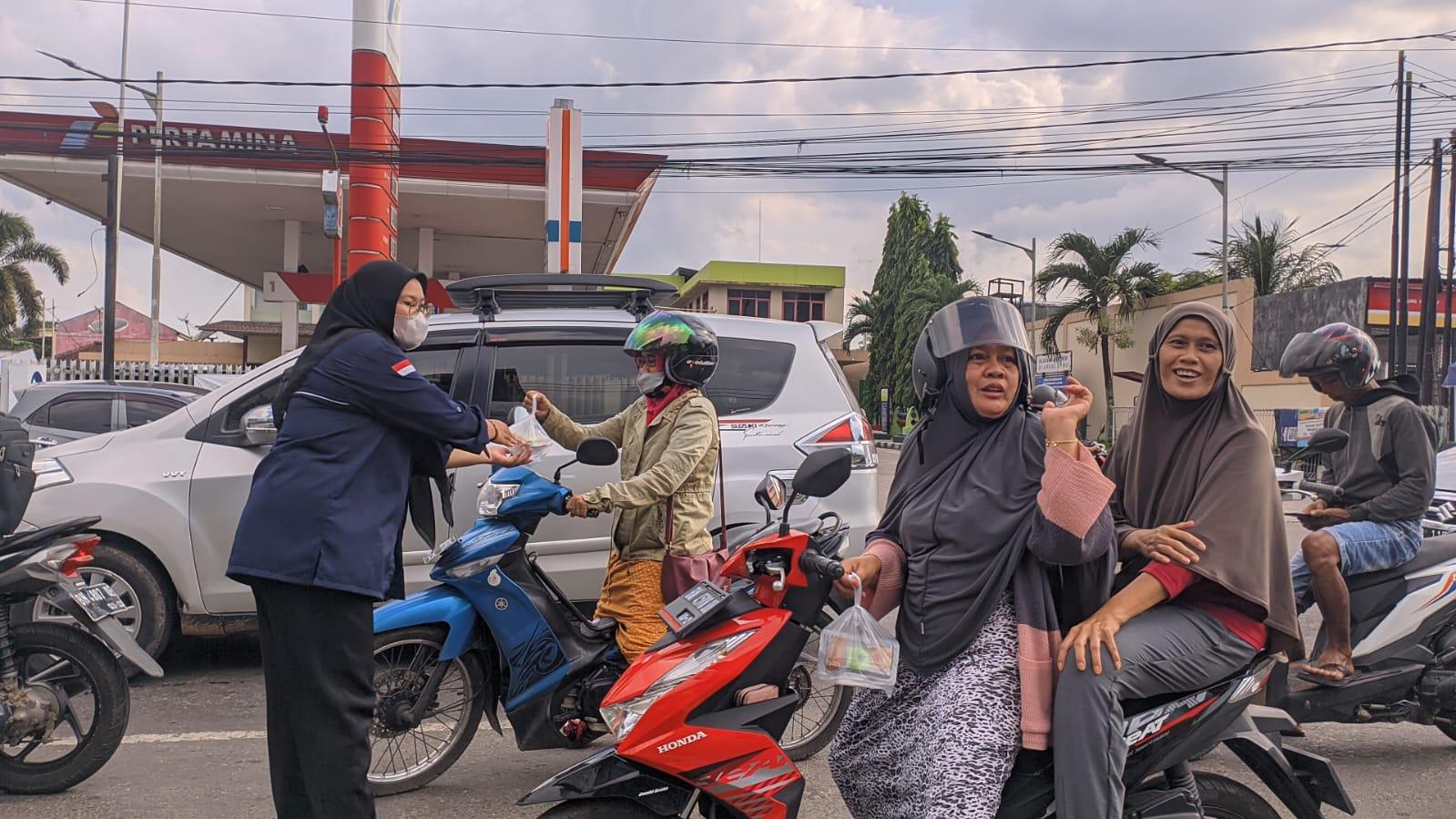 Hima Prodi TBI IAIN SAS Babel Berbagi Berkah di Ujung Ramadan