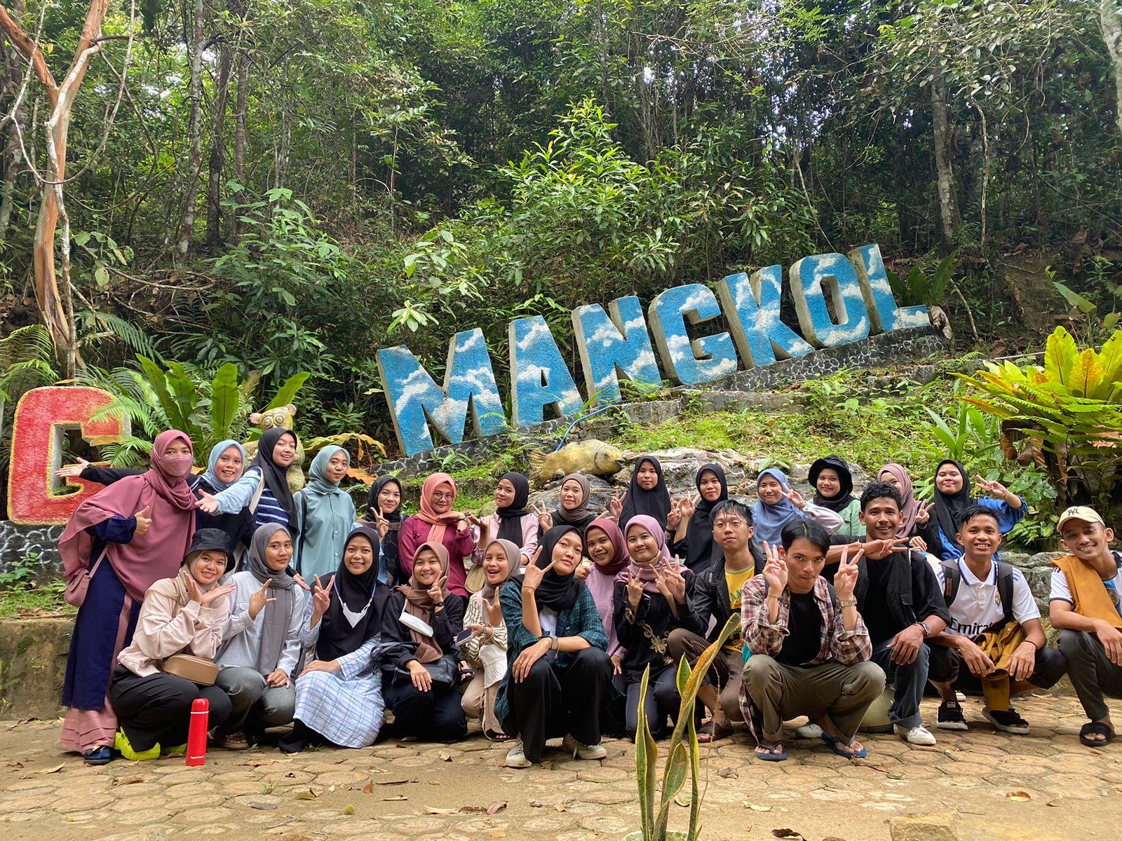 Mahasiswa Prodi Psikologi Islam Implementasi Konsep Pengembangan Masyarakat di Pemandian Lubuk Jung