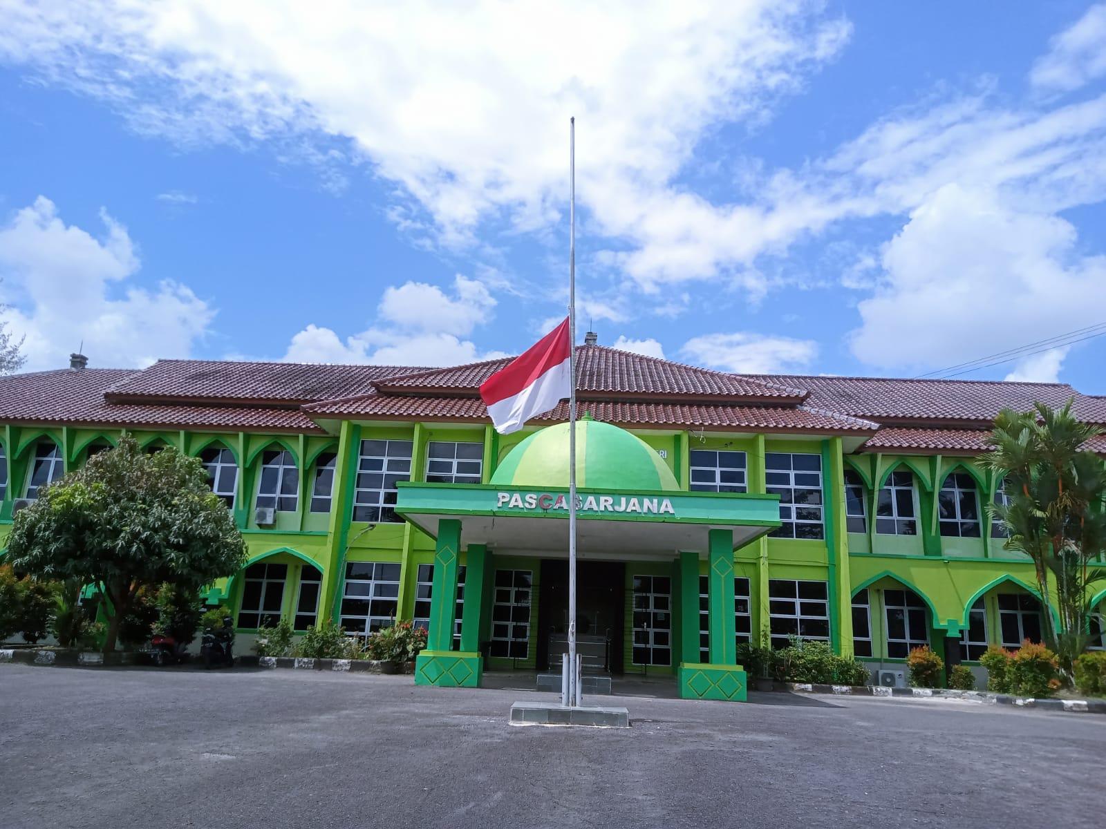 Jelang Hari Kesaktian Pancasila, IAIN SAS Bangka Belitung Kibarkan Bendera Setengah Tiang