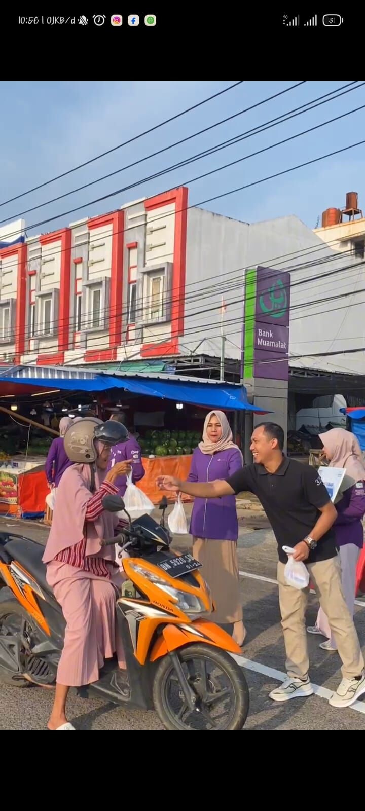 Jumat Berkah: Mahasiswa PKL FSEI IAIN SAS Babel Turut Serta Kegiatan Sosial Bank Muamalat Bersama BMM