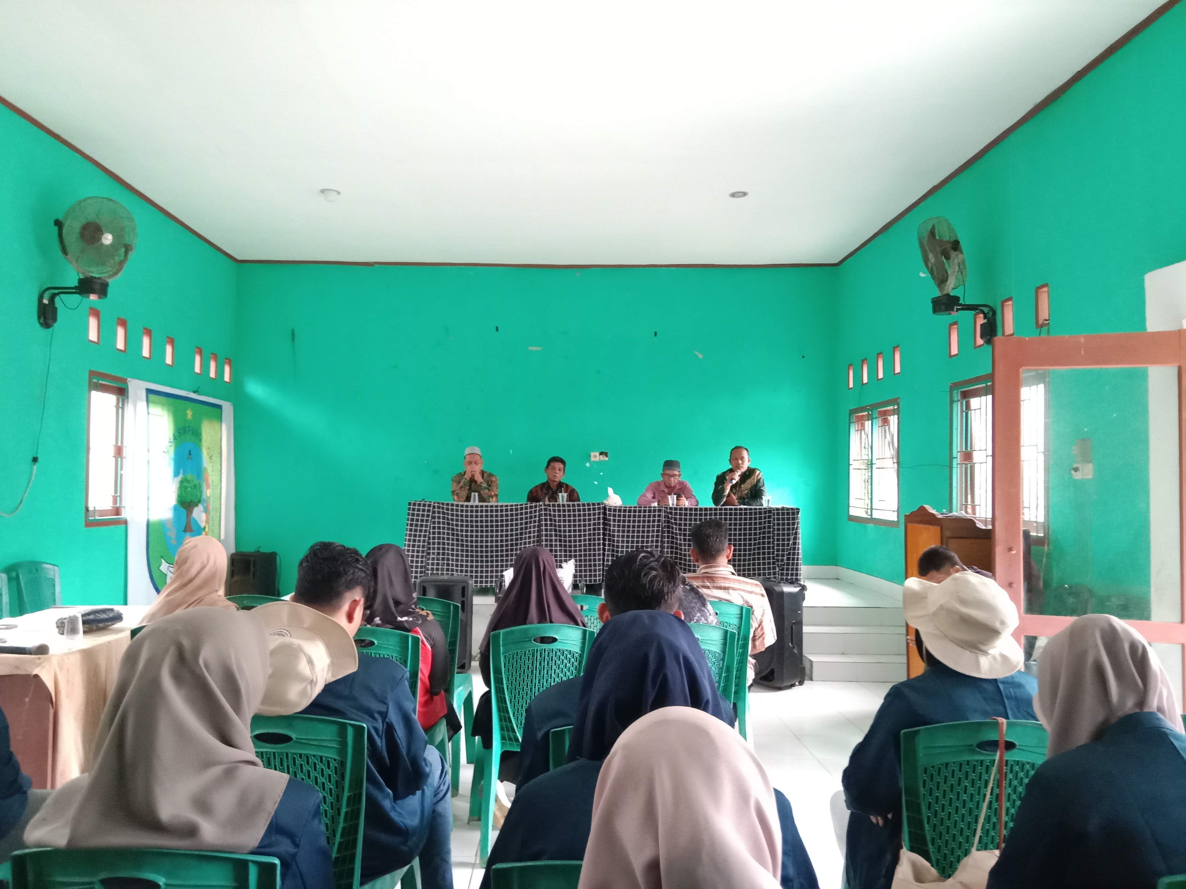 Kedatangan Mahasiswa KKN IAIN SAS Babel Disambut Hangat Warga dan Perangkat Desa Simpang Tiga Bangka Barat