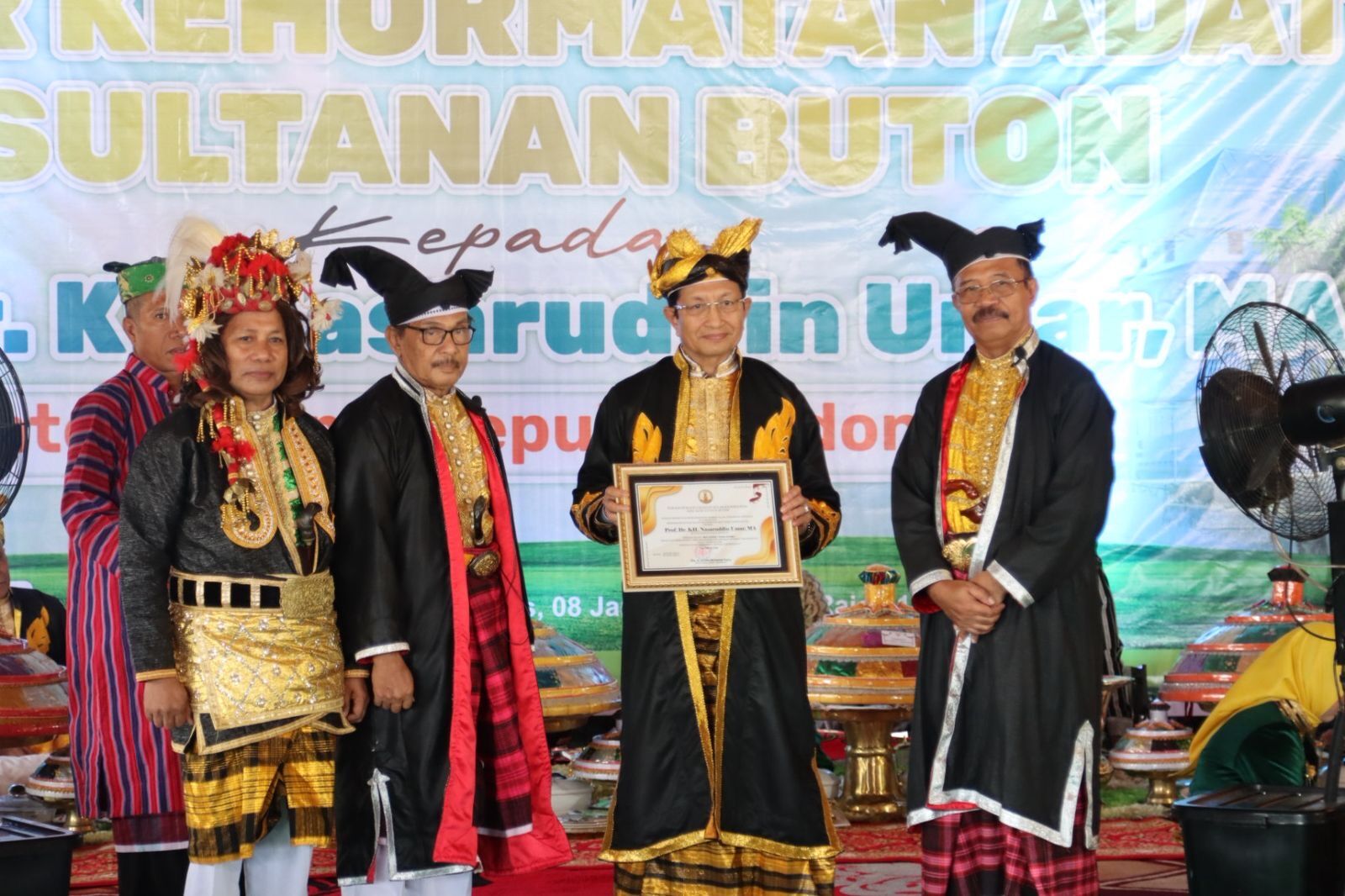 Kesultanan Buton Anugerahi Gelar Adat “MIA OGENA YI SYARA AGAMA” kepada Menag RI