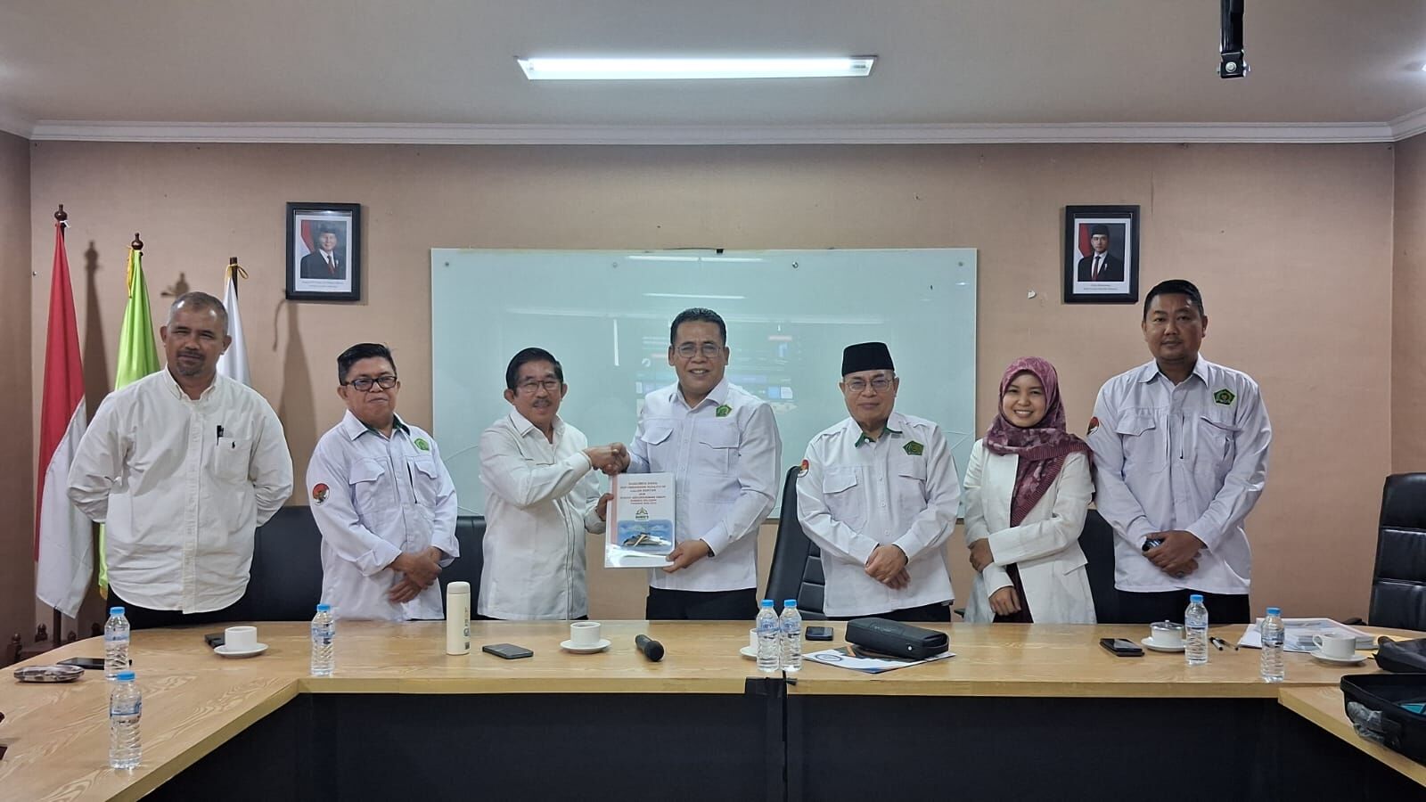 Ketua Senat Serahkan Dokumen Administrasi dan Hasil Pertimbangan Kualitatif Calon Rektor kepada Rektor IAIN SAS