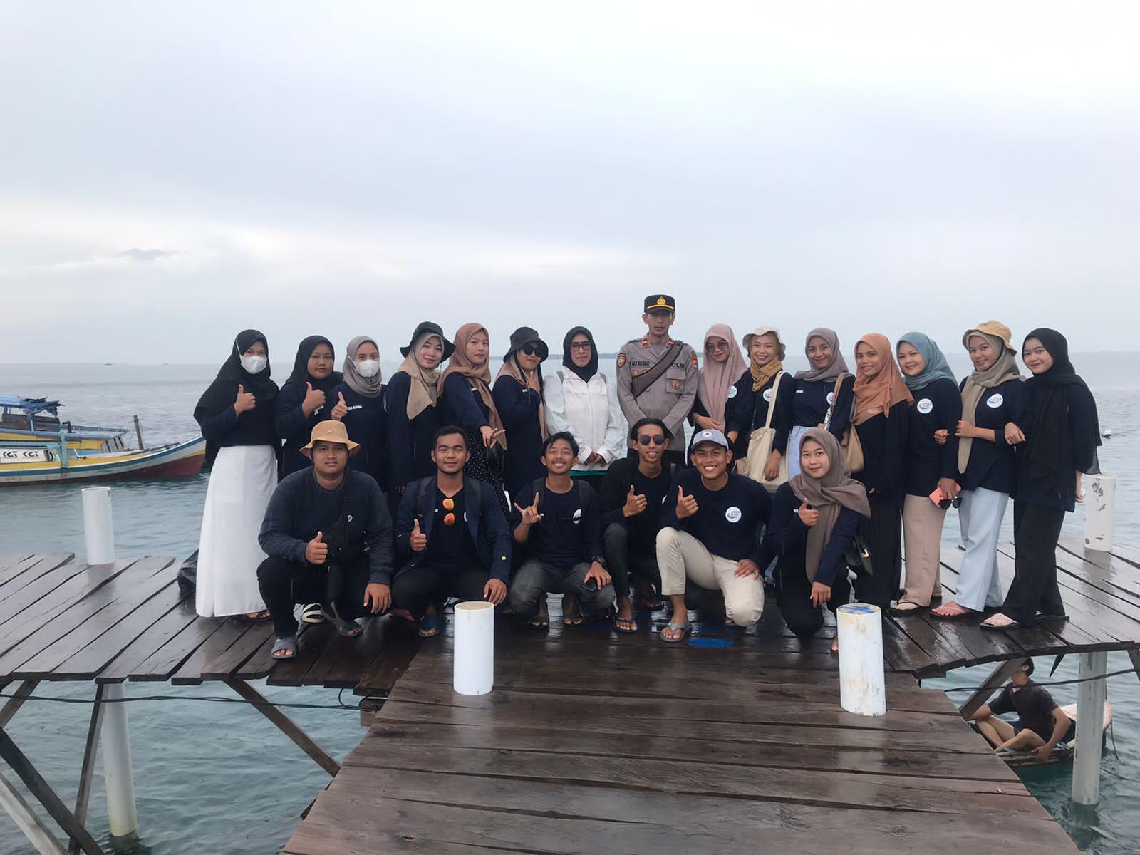 Pokdarwis Desa Kumbung Rangkul Mahasiswa KKN IAIN SAS Babel Kebersihan lingkungan Dan Terumbu Karang