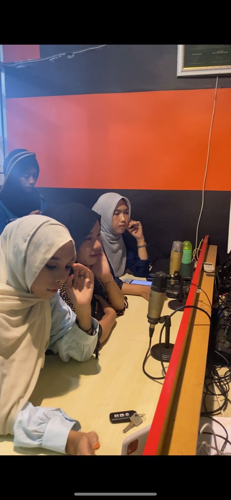 Kunjungi Radio SQ Pangkal Pinang, Puluhan Mahasiswa KPI IAIN SAS Babel Antusias Belajar Siaran