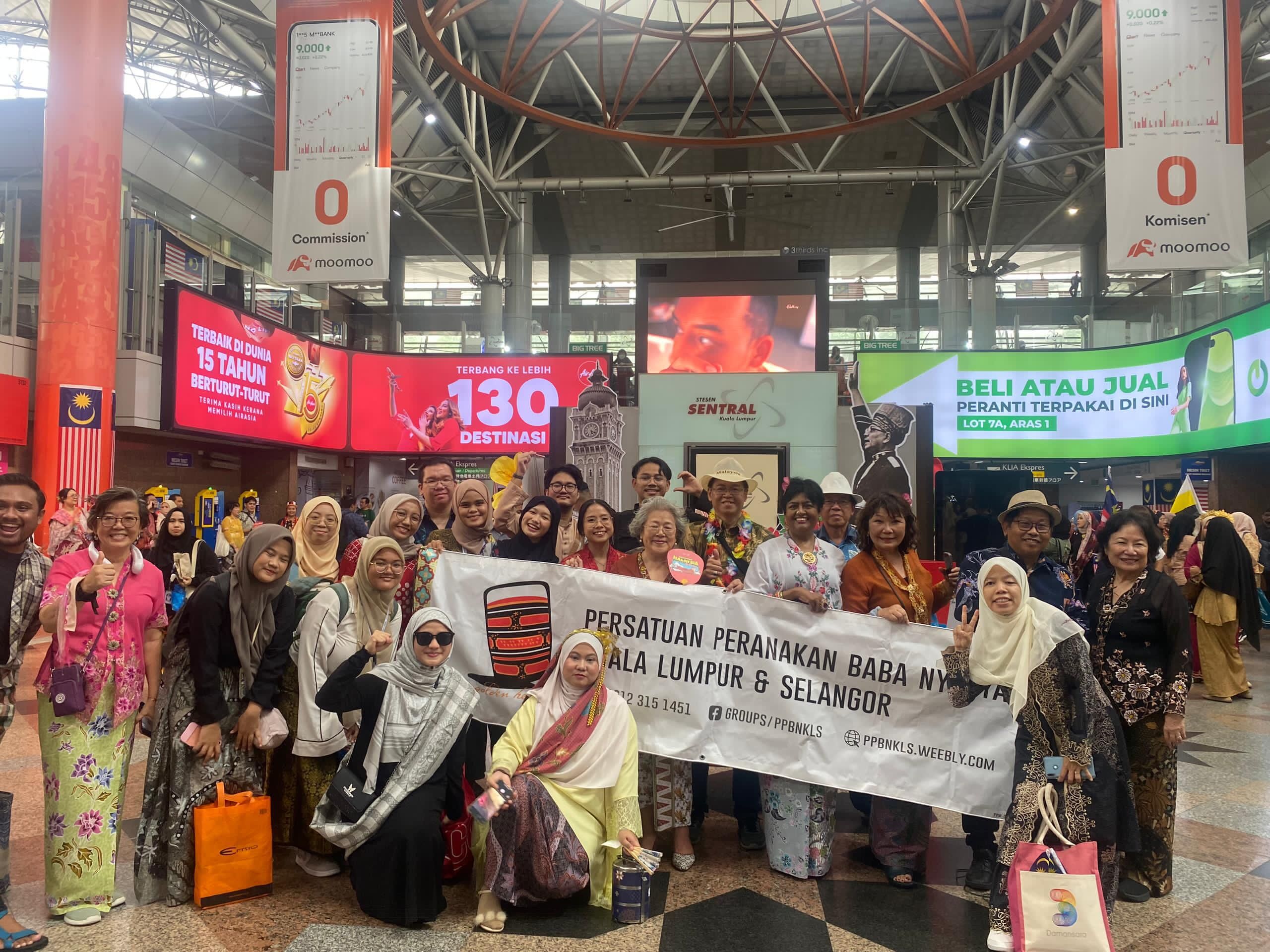 Mahasiswa IAIN SAS Babel Berpartisipasi dalam acara Kebudayaan Malaysia Keretapi Sarong, di Kuala Lumpur Malaysia