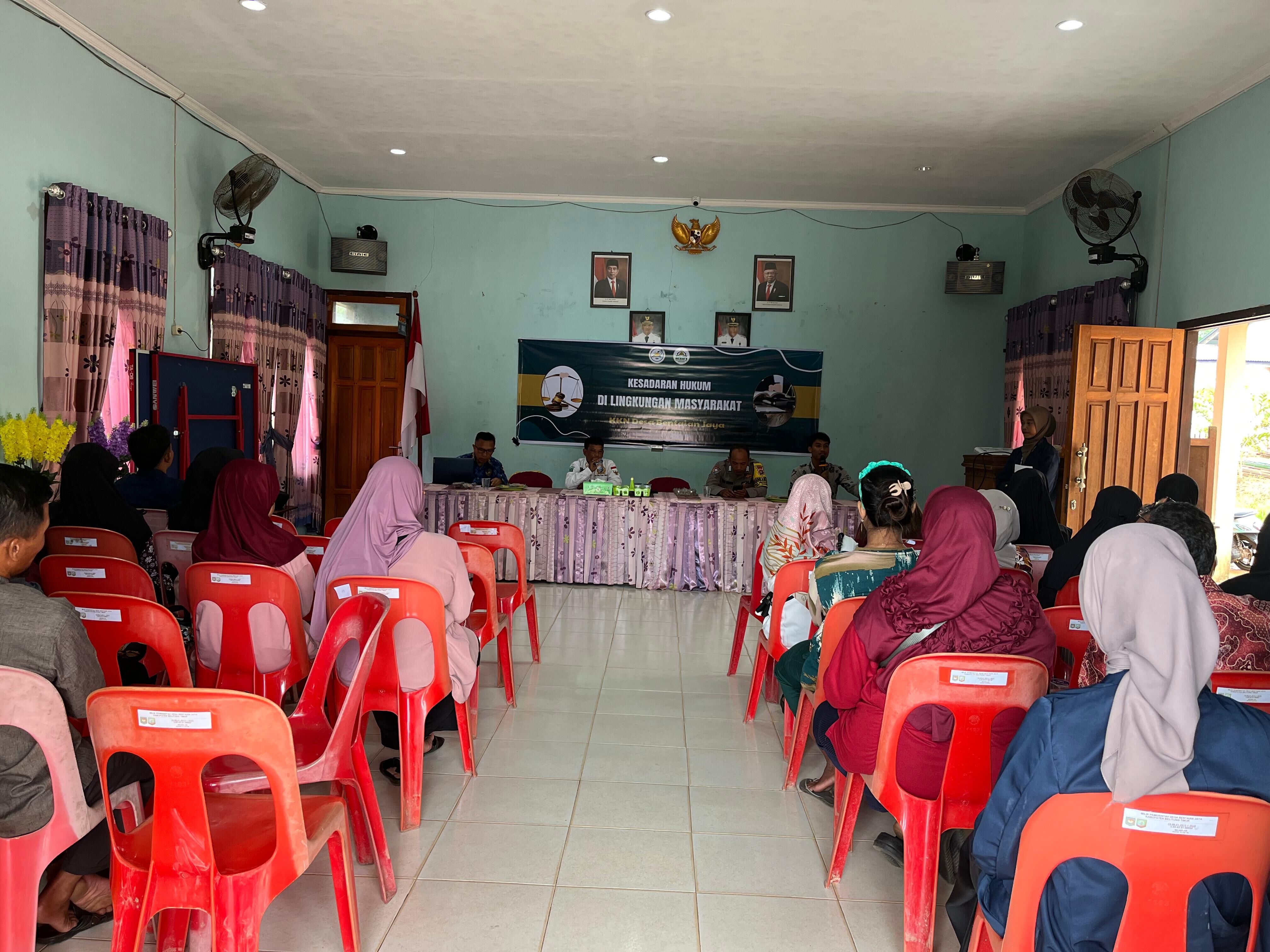 Mahasiswa KKN IAIN SAS Babel Berikan Sosialisasi Tentang Hukum Dan Pencegahan Pernikahan Dini Di Desa Bentaian Jaya