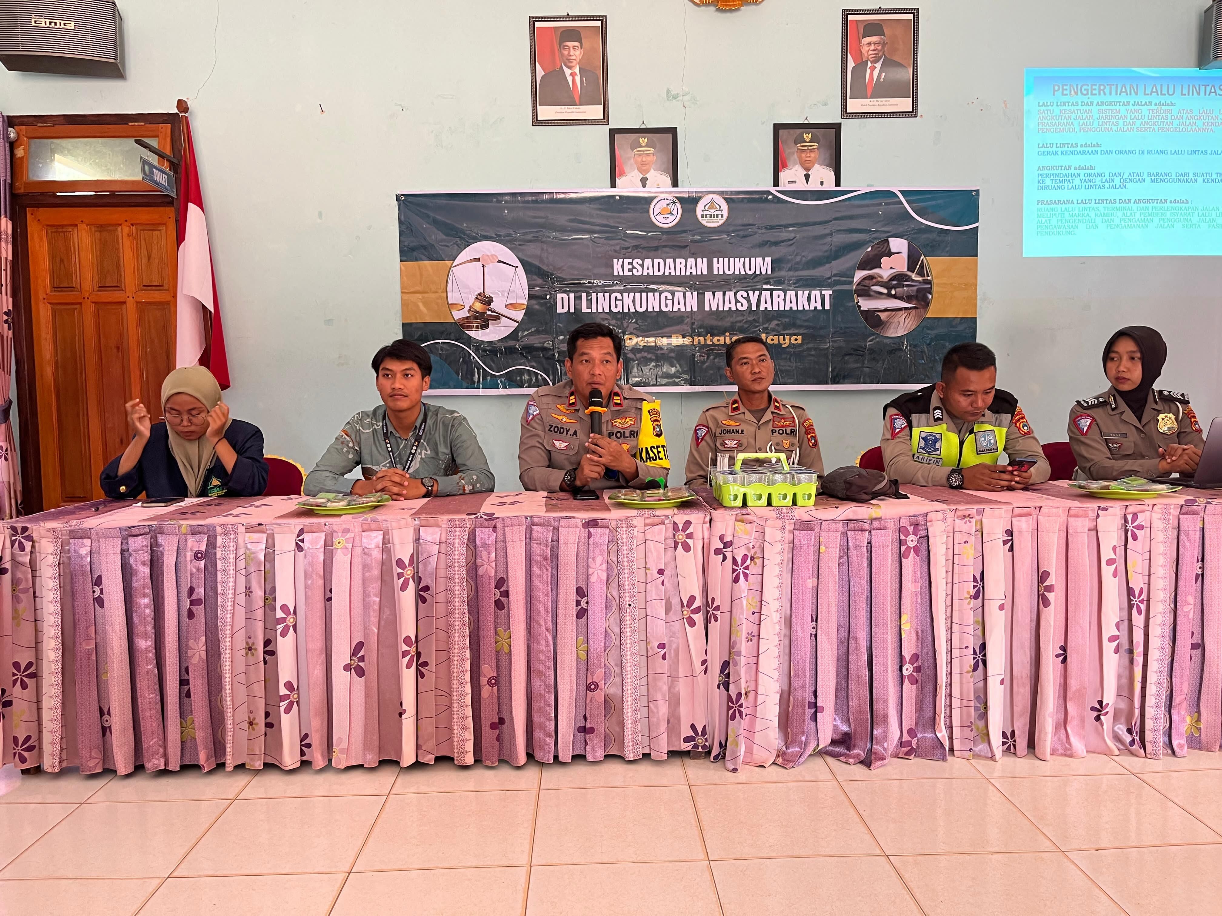 Mahasiswa KKN IAIN SAS Babel Bersama Sat Lantas Polres Beltim Sosialisasi Etika Berlalu Lintas di Desa Bentaian Jaya