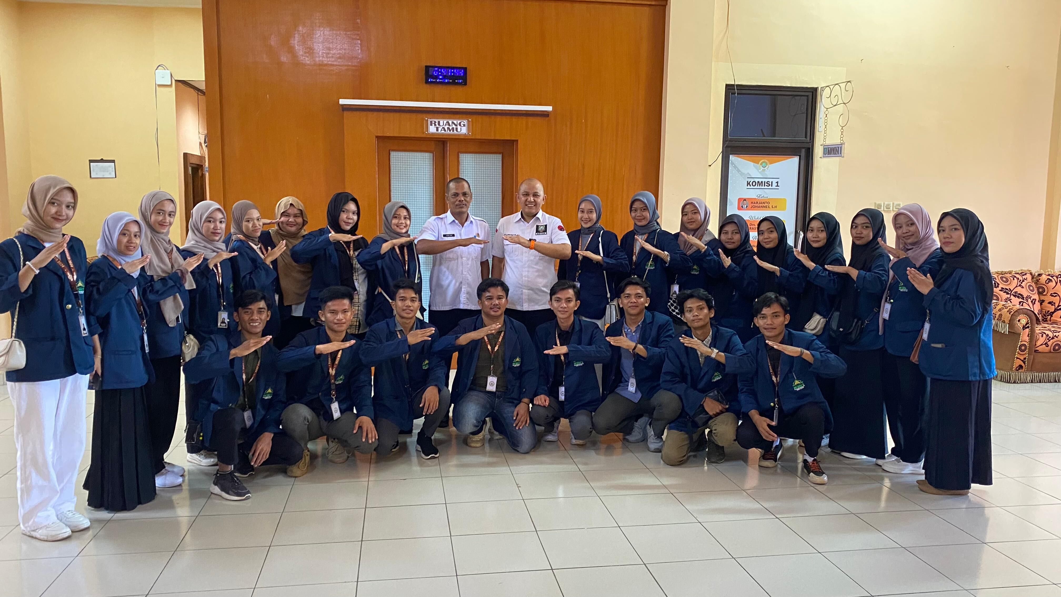 Mahasiswa KKN IAIN SAS Babel dari Desa Kurnia Jaya Kunjungi Kantor DPRD Belitung Timur