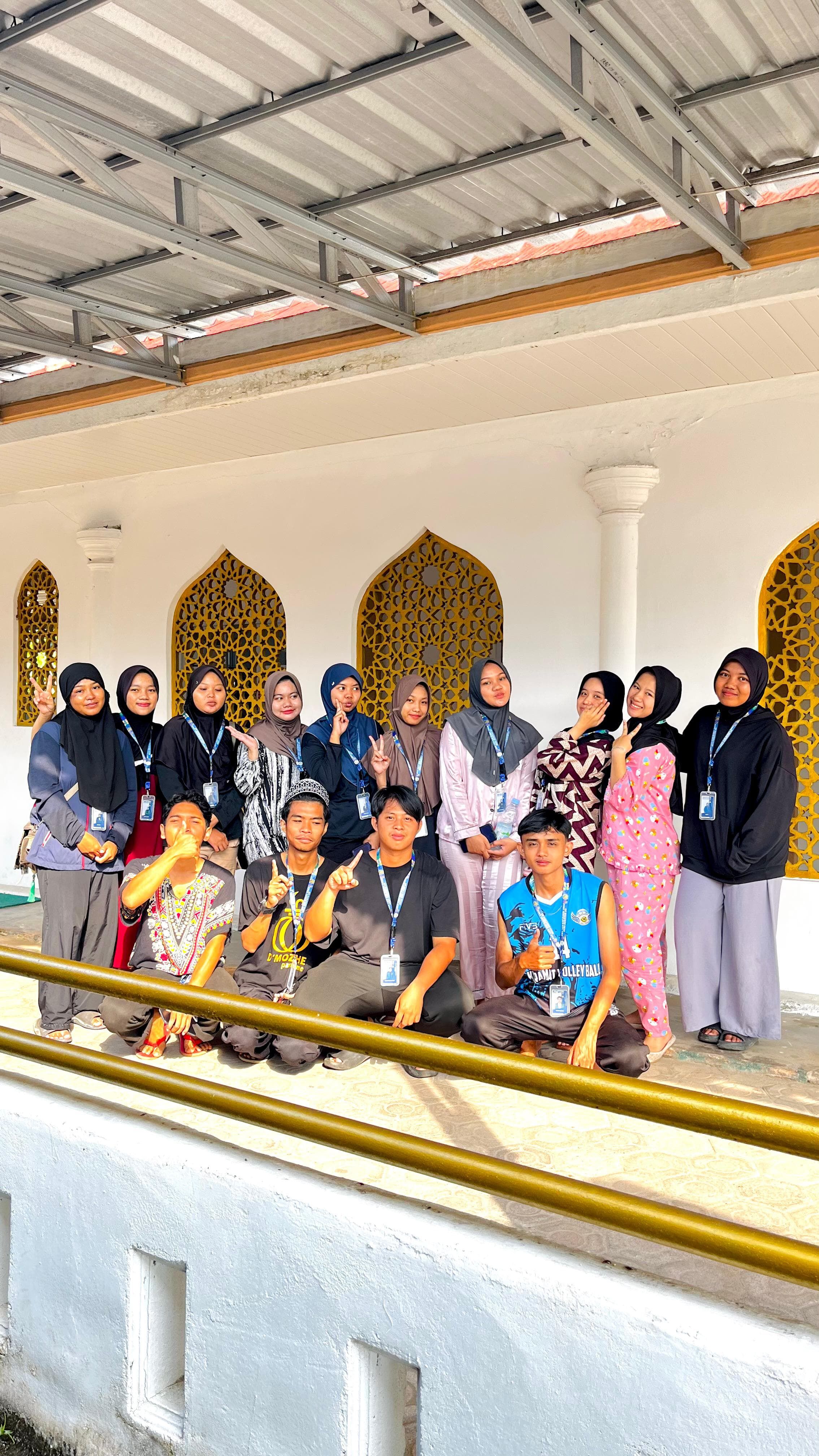 Mahasiswa KKN IAIN SAS Babel Gelar Masjid Care Project  di Masjid Nurul Huda Desa Guntung