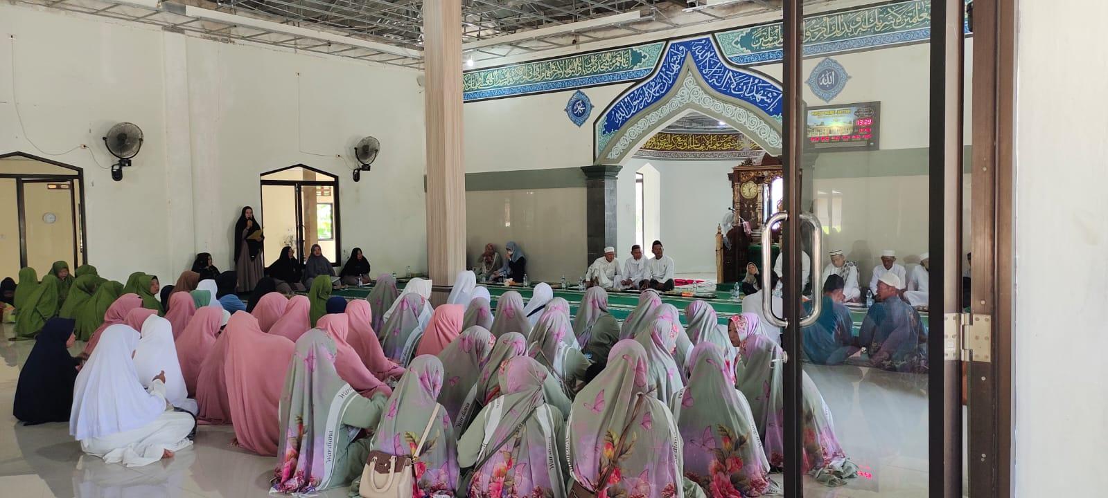 Mahasiswa KKN IAIN SAS Babel Kelompok 3 Ikuti Pengajian Bersama Warga Krakas