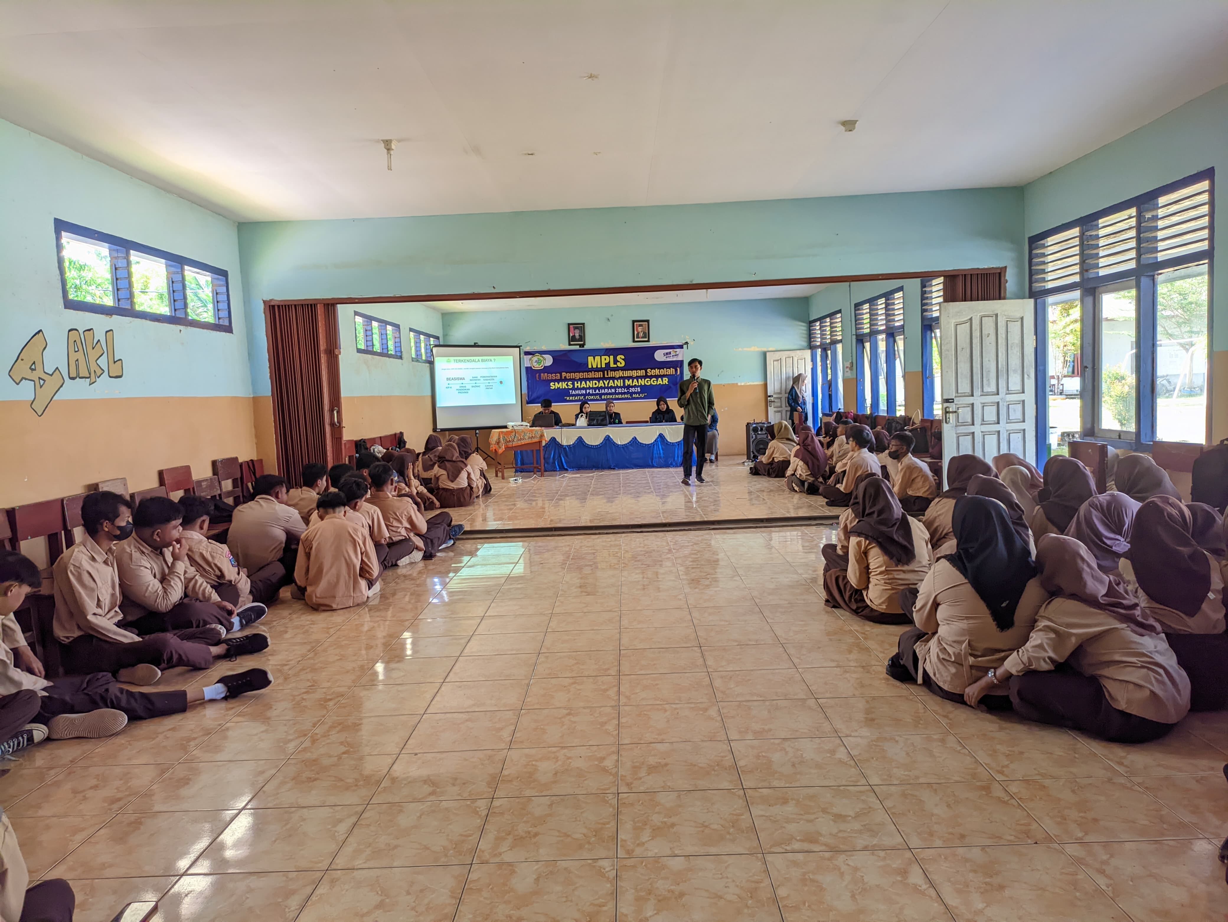 Mahasiswa KKN IAIN SAS Babel Lakukan Sosialisasi di SMKS Handayani Manggar Tentang Dunia Kampus