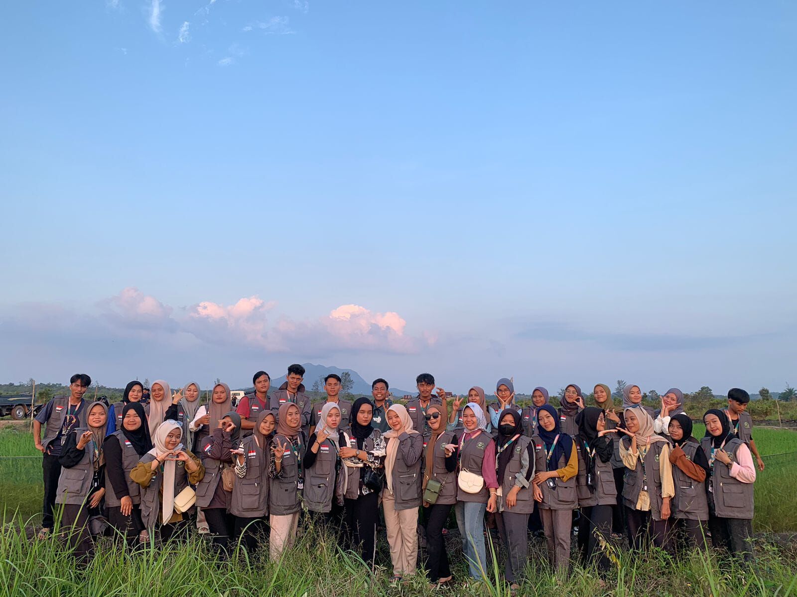Mahasiswa KKN IAIN SAS Babel Melakukan Kunjungan Ke Sawah Besar Desa Beruas