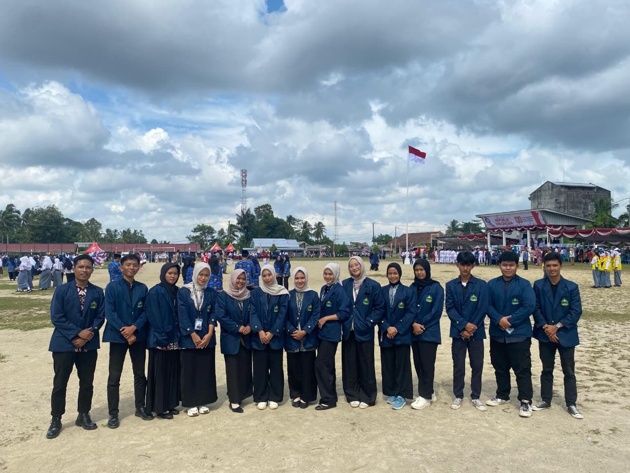 Mahasiswa KKN Ketahanan Pangan IAIN SAS Babel Ikut Serta dalam Upacara HUT RI ke-80 di Belinyu