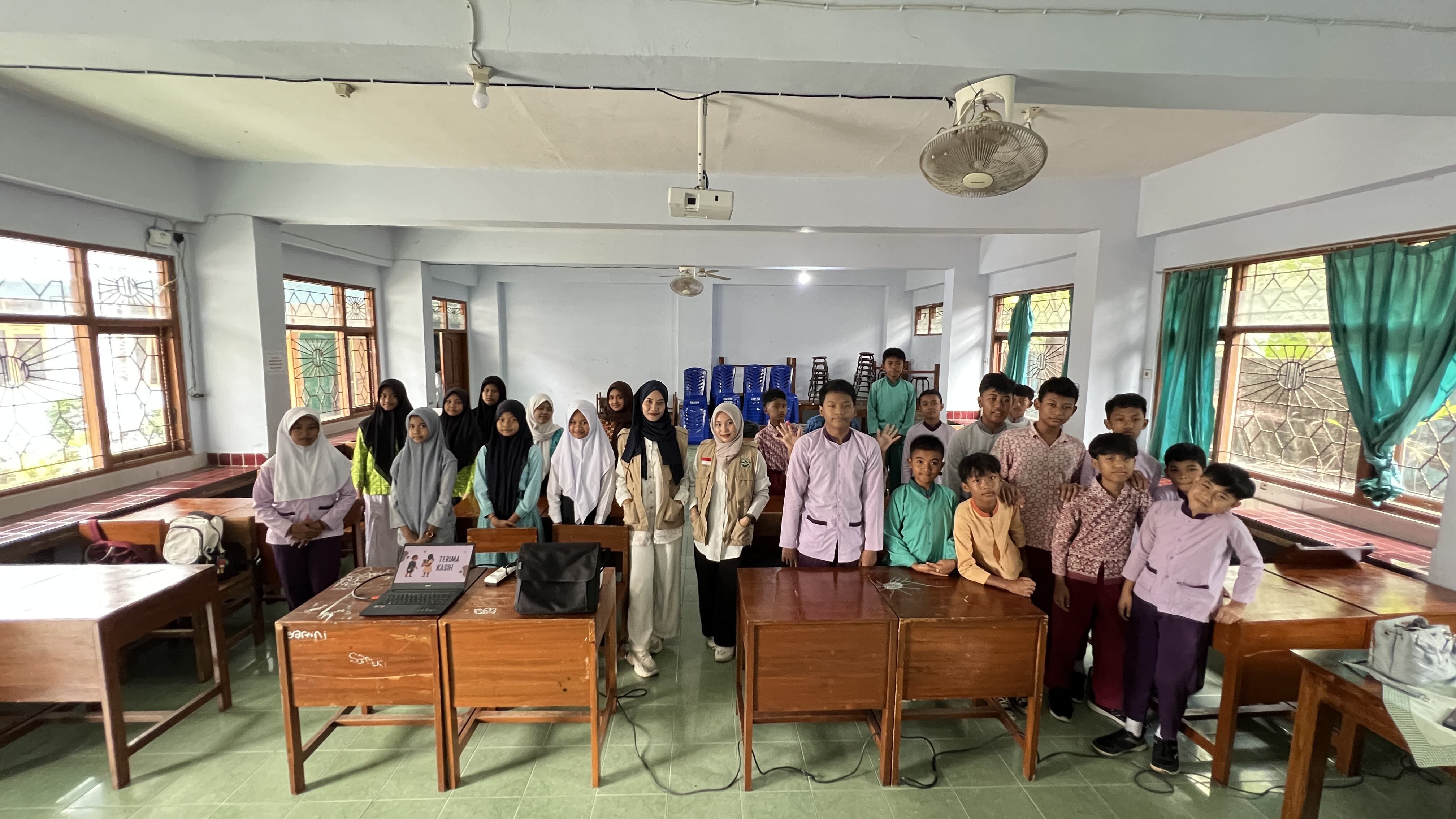 Mahasiswa KKN Nusantara 2025 Bawa Energi Positif MPLS SMP Muhammadiyah 1 Kalibawang