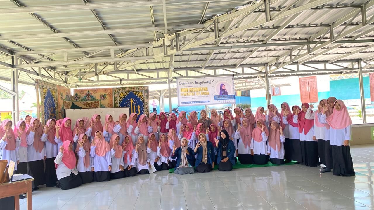 Mahasiswa PPLK II Fakultas Tarbiyah Gelar Seminar Inspiratif Peringati Hari Kesehatan Mental se-Dunia di MAS Al-Islam Kemuja