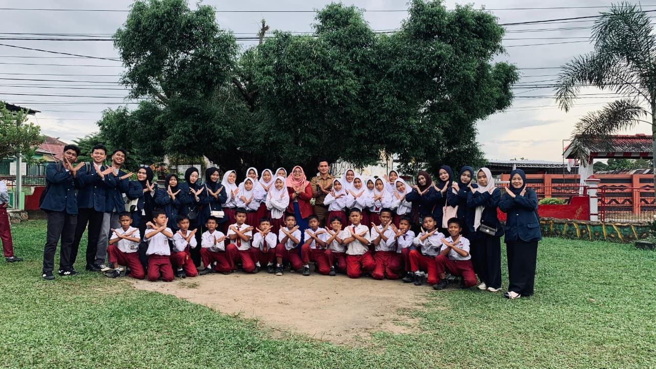 Mahasiswa Prodi BKPI Fakultas Tarbiyah IAIN SAS Babel Manfaatkan Momentum Hari Pahlawan Nasional Mengajak siswa SD Negeri 5 dan SD Negeri 17 Mendo Barat Mencegah Bullying Melalui Penyuluhan