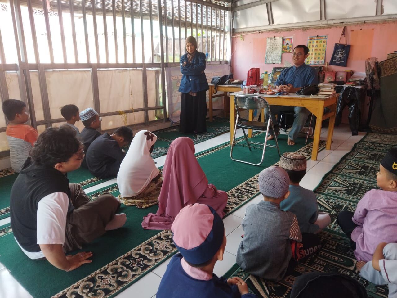Mahasiswa Prodi KPI Adakan Berbagi Ilmu Dan Mengaji di TPQ Thoriqul Jannah Kampung Keramat