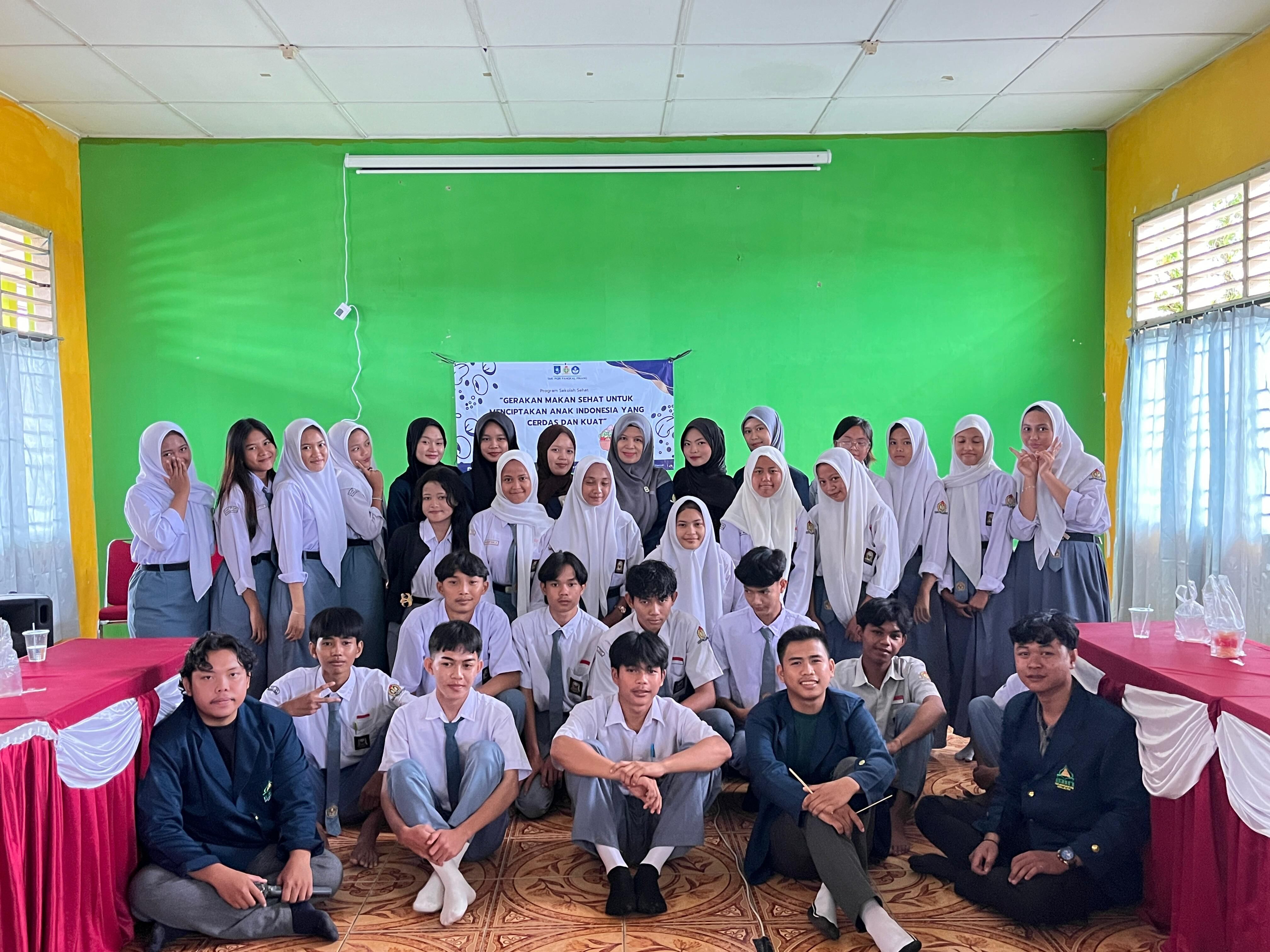 Mahasiswa Prodi KPI Adakan Gerakan Makan Sehat Menciptakan Anak Indonesia yang Cerdas dan Kuat di SMK PGRI Pangkalpinang