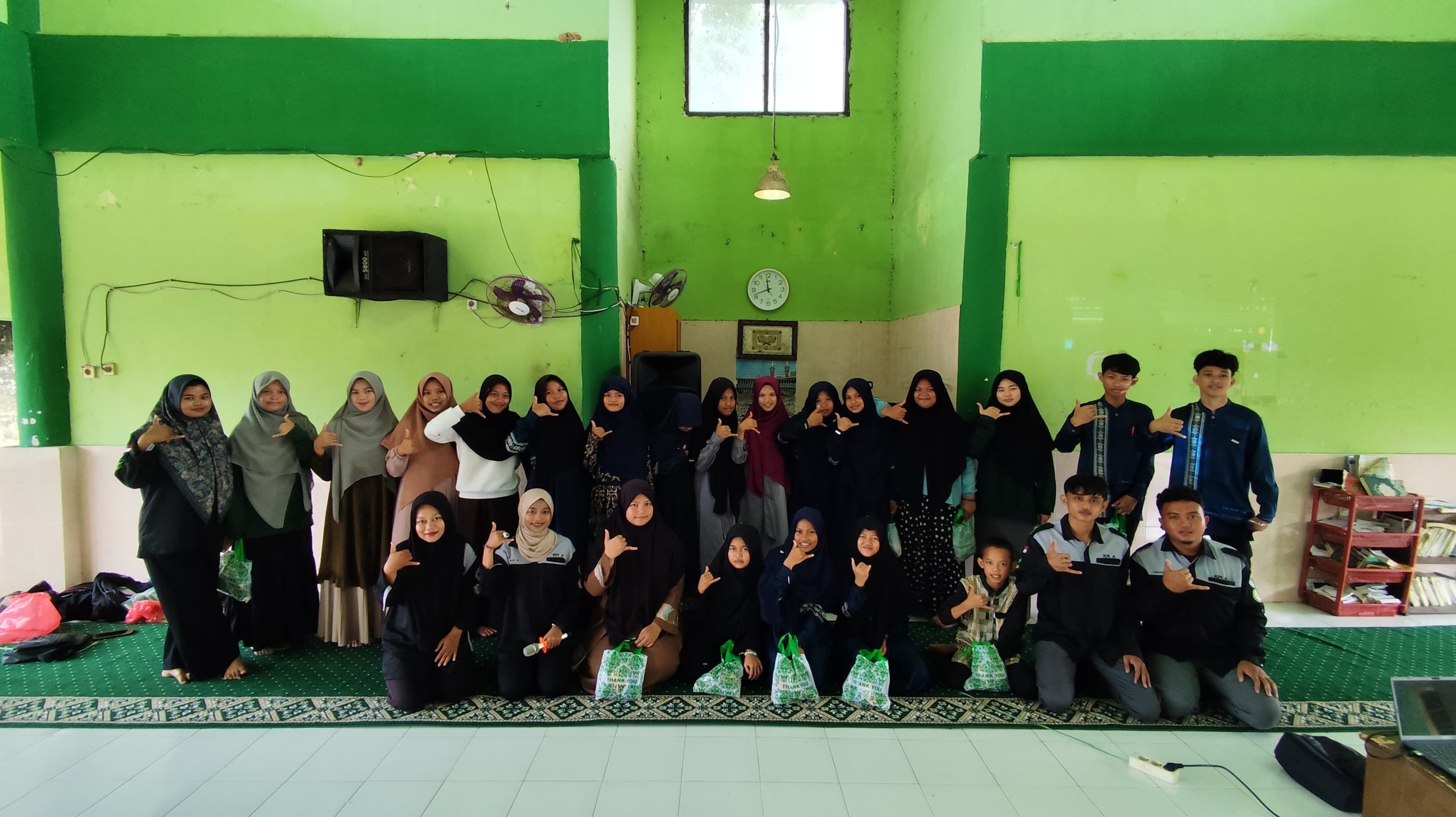 Mahasiswa Prodi KPI Wujudkan Nilai Sosial Have Fun di Panti Adh - dhuha Pangkalpinang