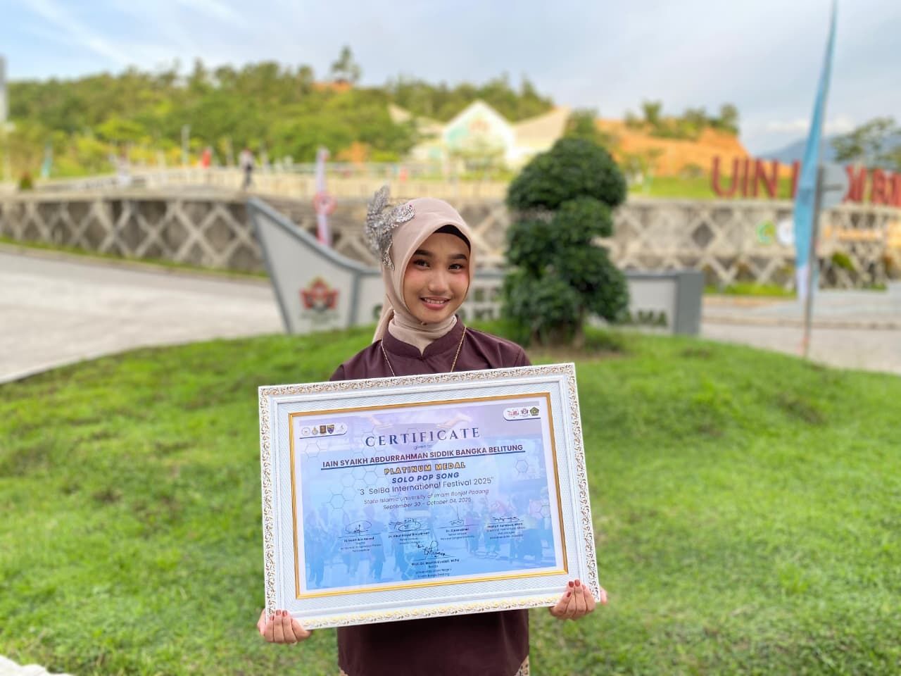 Mahasiswi Prodi KPI Sumbang Medali Platinum untuk IAIN SAS Babel pada Cabang Pop Solo di The 3rd Seiba International Festival 2025