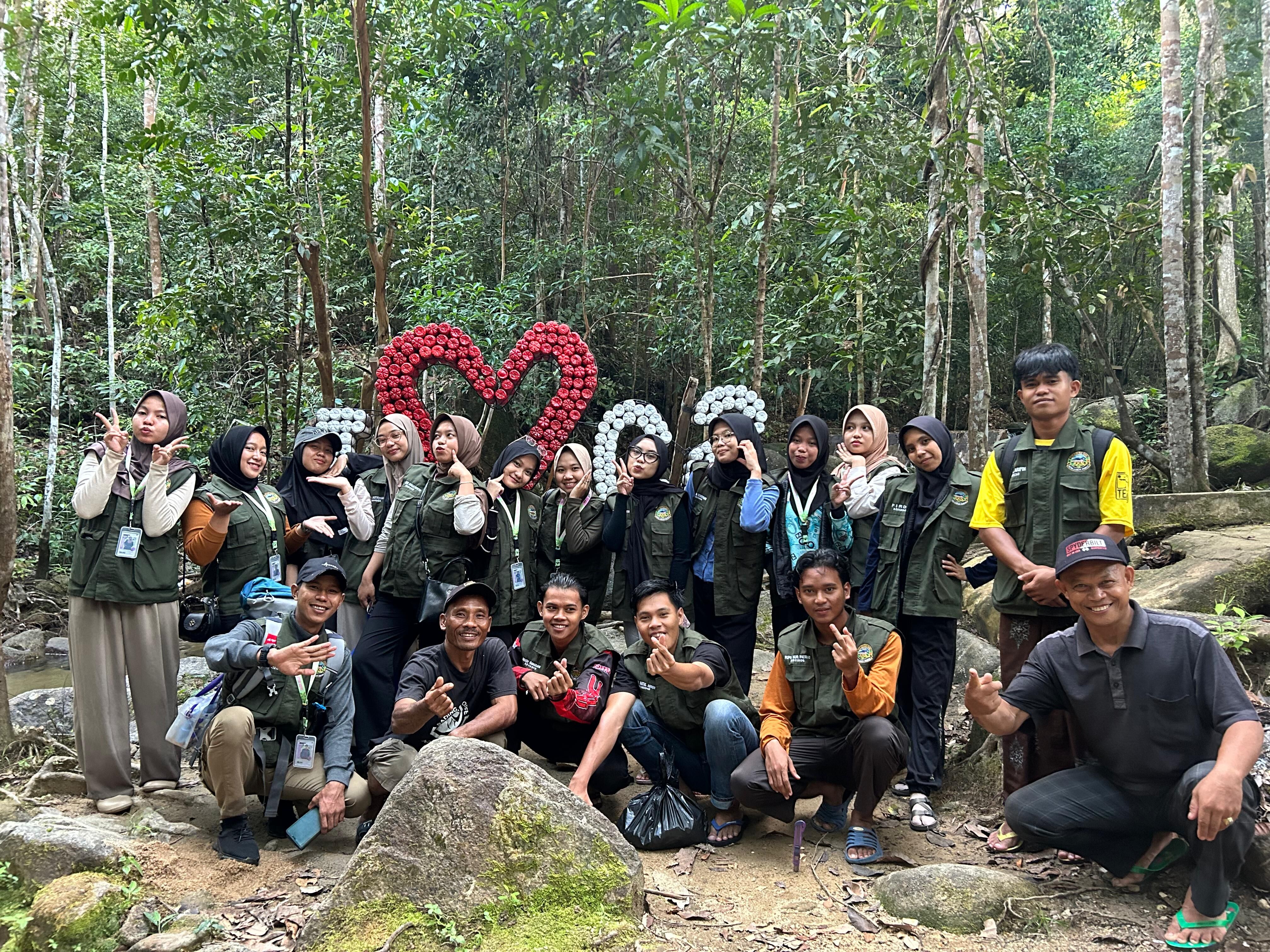 Manfaatkan Sampah Plastik, Mahasiswa KKN IAIN SAS Babel dan UIN Sunan Gunung Djati Bandung Buat Ecobrick