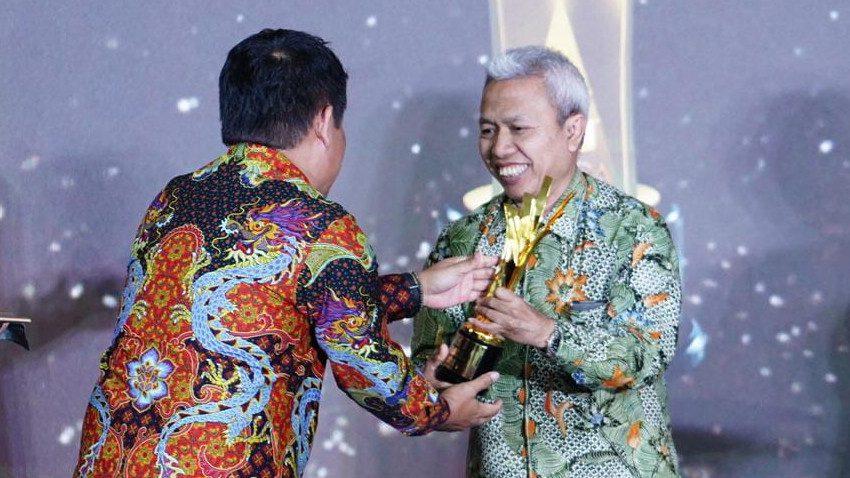 Menteri Agama RI mendapatkan penghargaan GATRA Award 2023 sebagai Tokoh Transformasi Digital Layanan Keagamaan.