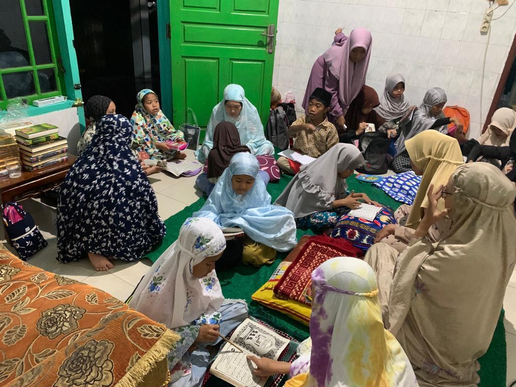 Peduli Anak-Anak TPQ, Mahasiswa KKN Membantu Mengajar Ngaji
