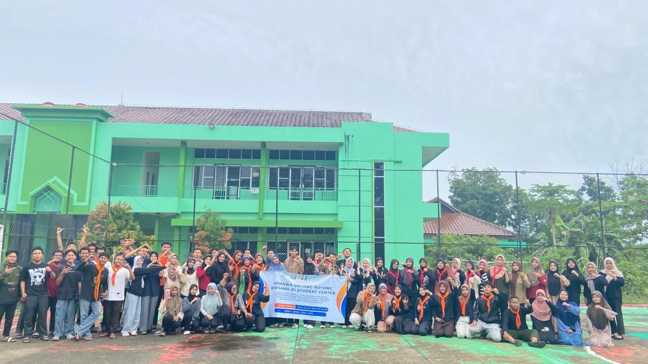 Ormawa Gruduk Student Center: Gotong Royong Bersihkan Sekretariat, Perkuat Kebersamaan