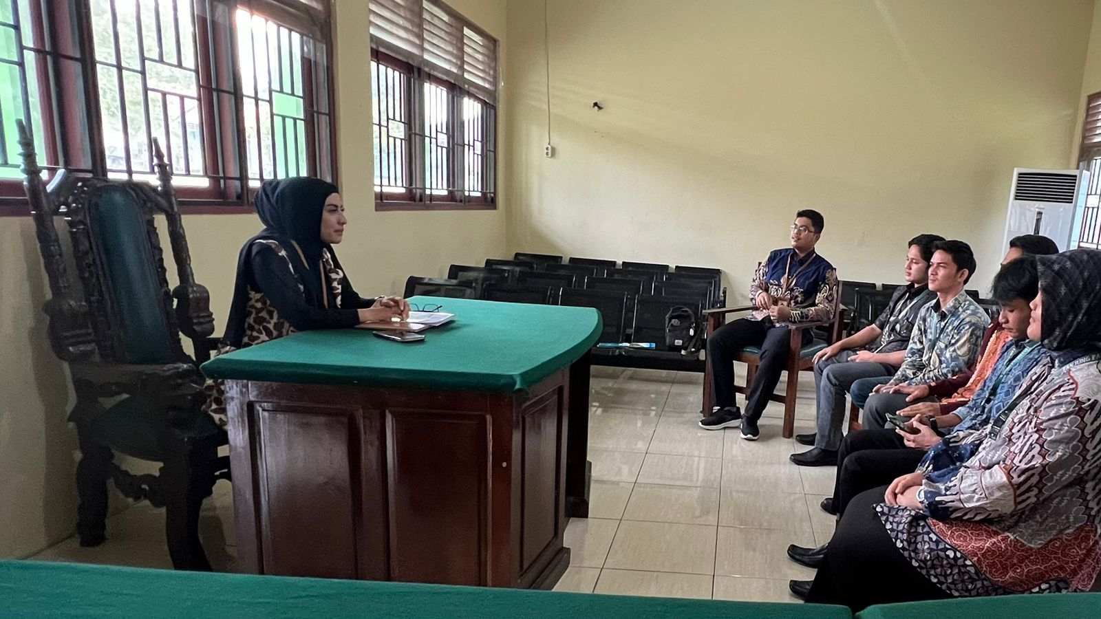 Pendalaman Hukum Acara, lima  Mahasiswa PKL FSEI IAIN SAS Babel Diskusi Hukum acara Bersama Hakim PN Tanjungpandan