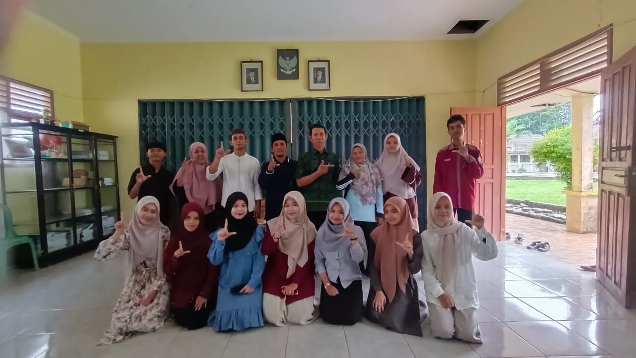 Pengawas Madrasah Kemenag Dorong Penguatan Administrasi Guru dan Mahasiswa PPLK di MTS Annajah Paya Benua