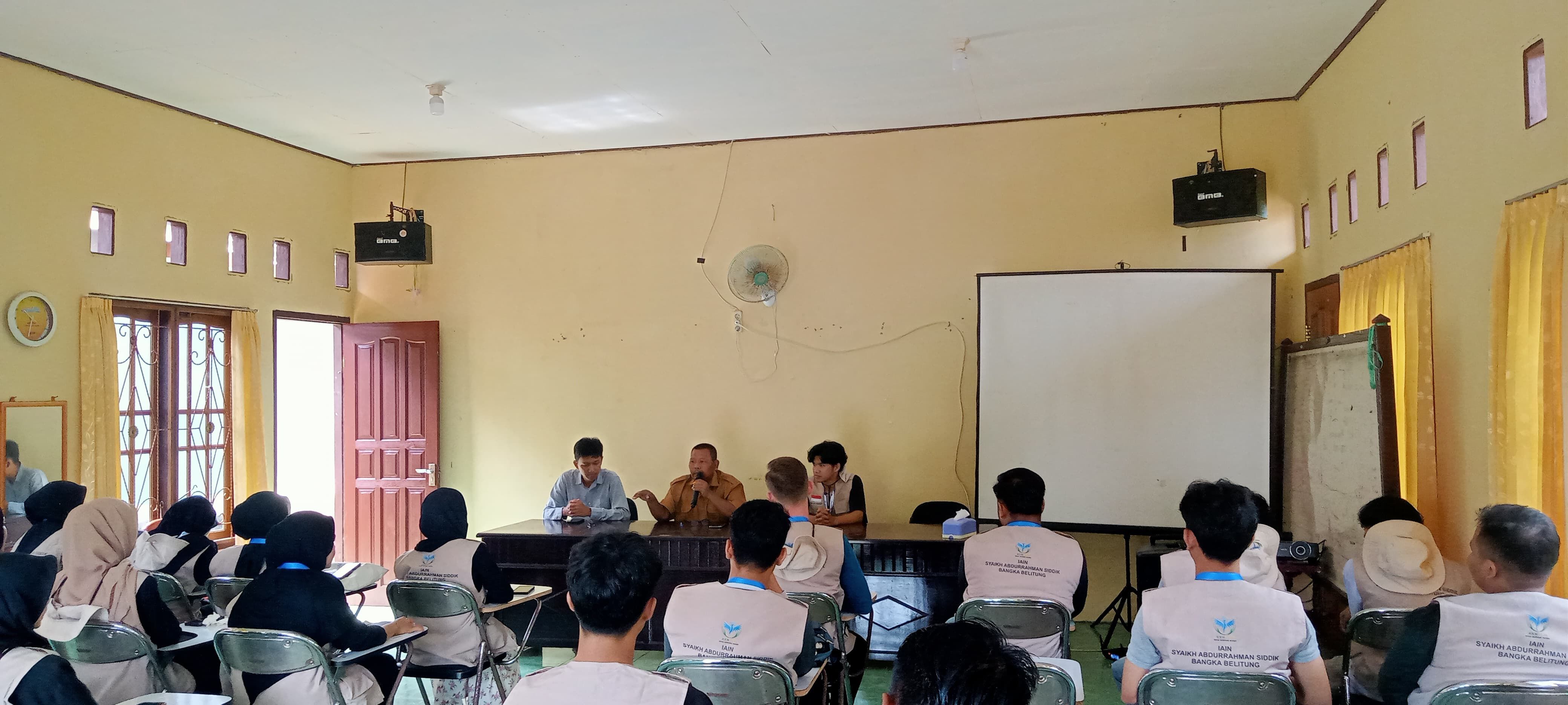 Perangkat Desa Burong Mandi Sambut Baik Mahasiswa KKN IAIN SAS Bangka Belitung