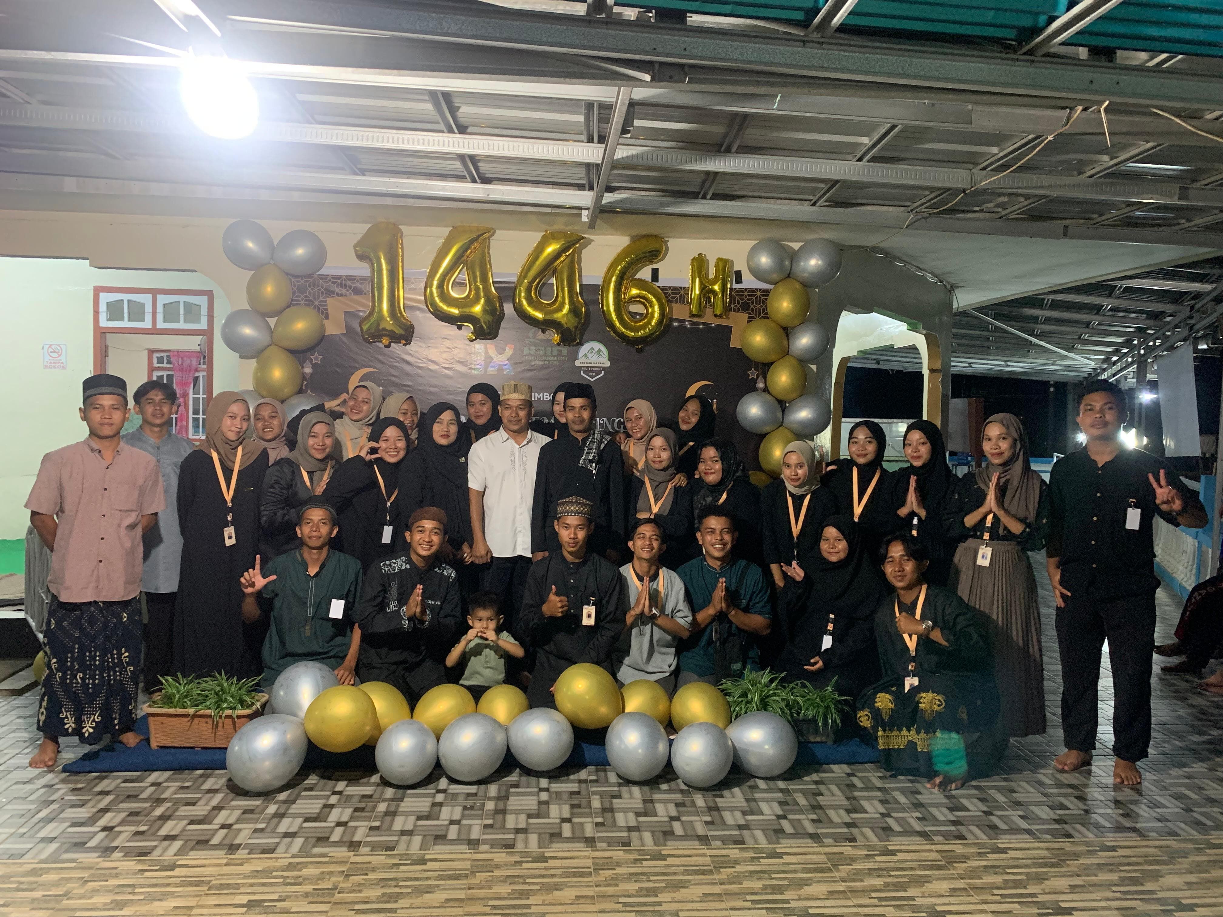 Perdana, Mahasiswa KKN IAIN SAS Babel Peringati Tahun Baru Islam 1446 H adakan Pawai Obor dan Ceramah Agama Di Desa Limbongan