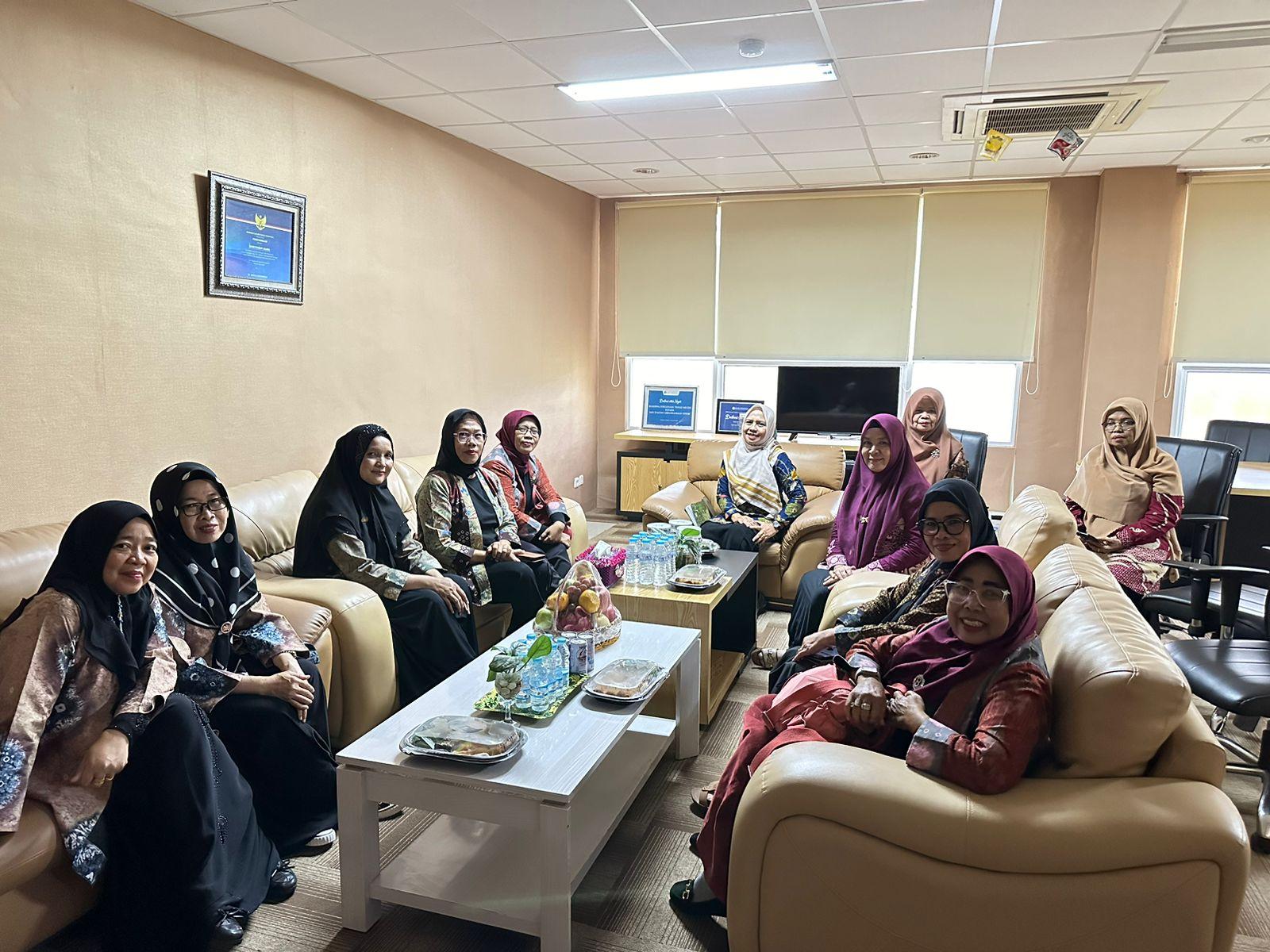 Pererat Silaturahmi, DWP IAIN SAS Babel Terima Kunjungan Dharma Wanita Persatuan UIN Palembang