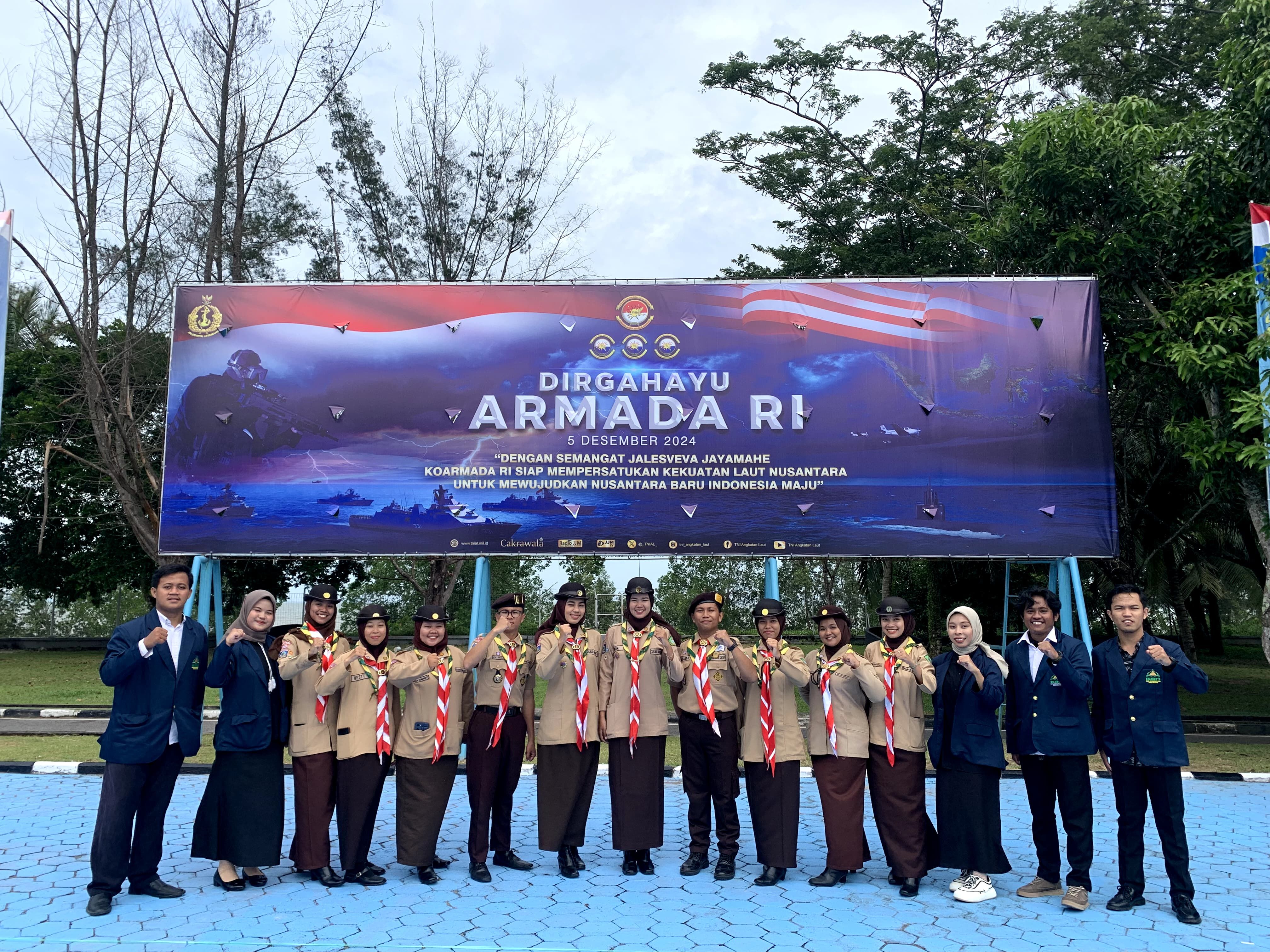 Racana Pramuka dan Dema IAIN SAS Babel Berpartisipasi Aktif dalam Upacara Peringatan Hari Armada RI di Lanal Babel