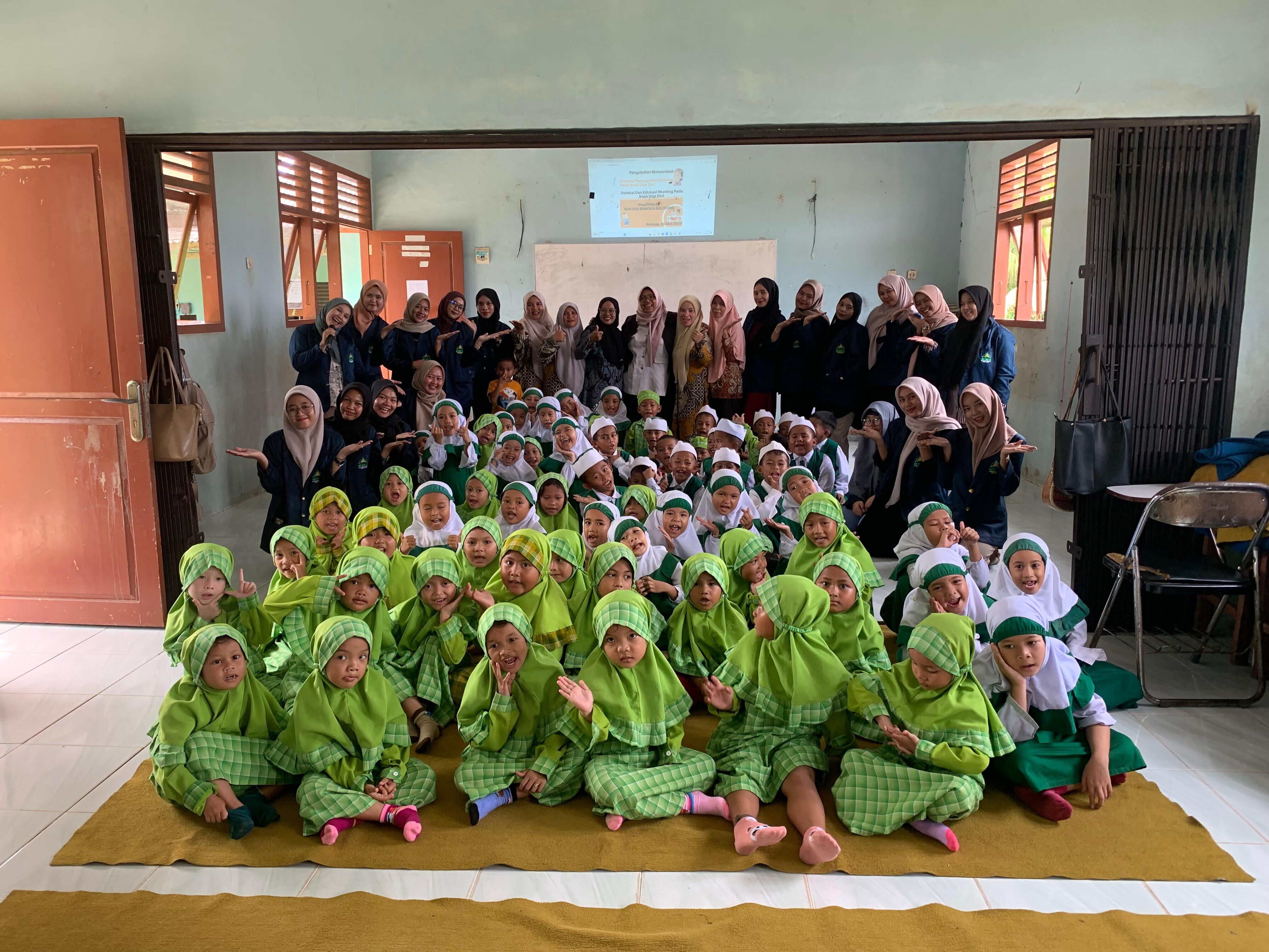 Peringati Harkitnas, Mahasiswa Prodi PIAUD dan Klinik Kesehatan IAIN SAS Gelar Edukasi Deteksi Stunting di RA As-Syifa Dahlia, Desa Kemuja