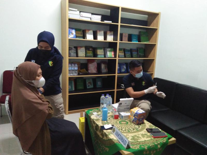Proses Penyuntikan Vaksin