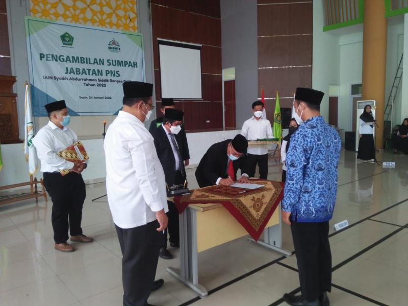 Penandatangan berita acara Acara Sumpah PNS
