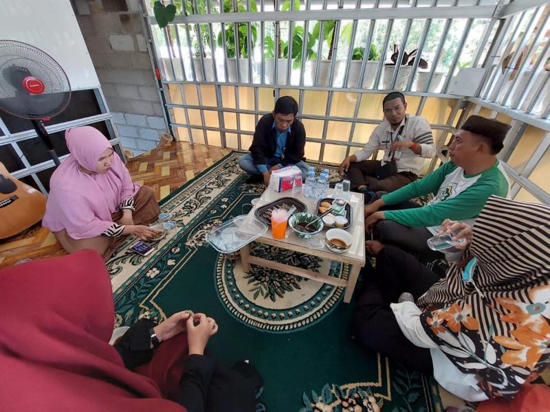 Dosen FDKI Silaturrahmi ke pengrajin sabut kelapa, Taman Gatot Koco, Wisata Alam desa, dan Desa Santri,