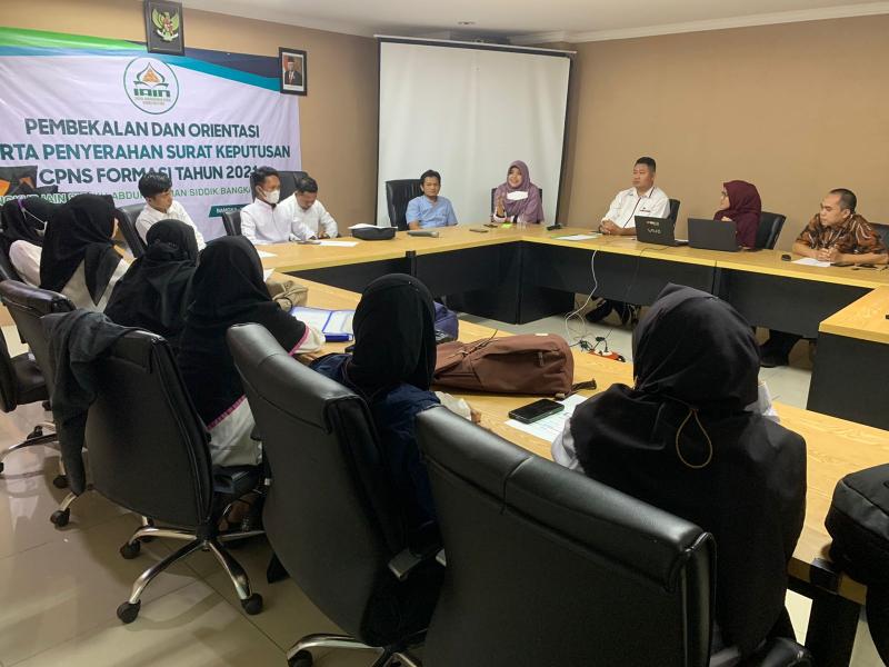  Tim Analis Kepegawaian IAIN SAS Bangka Belitung Sampaikan Materi Hak dan Kewajiban Kepada Calon Pegawai Negeri Sipil