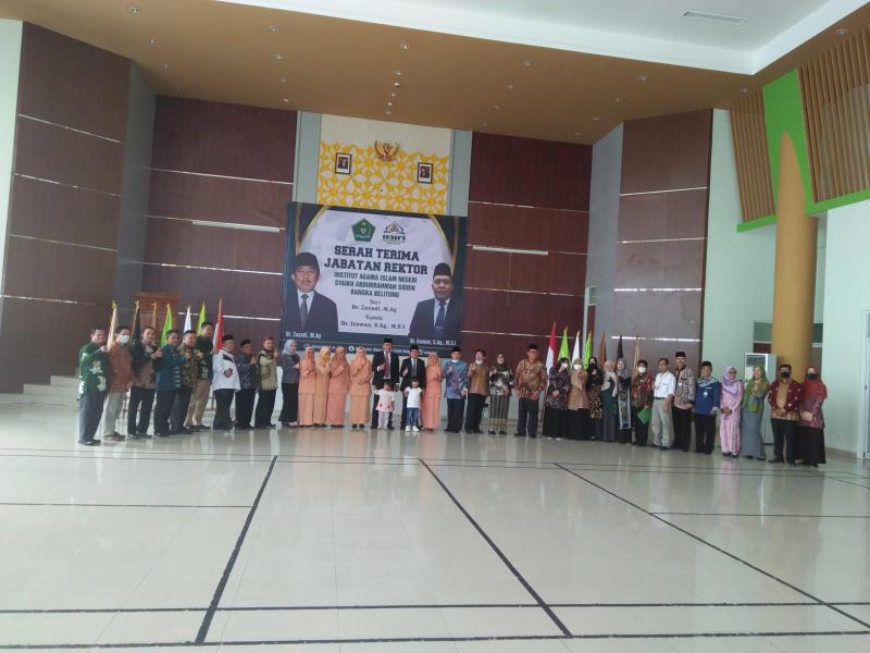 Foto Bersama Rektor IAIN SAS Bangka Belitung