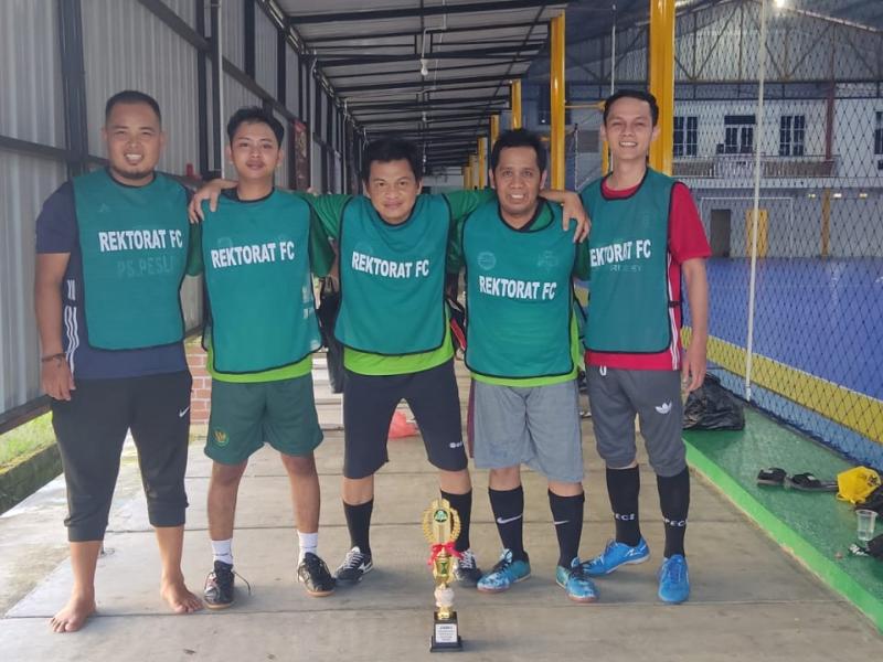  Tim Futsal Rektorat Juara 2