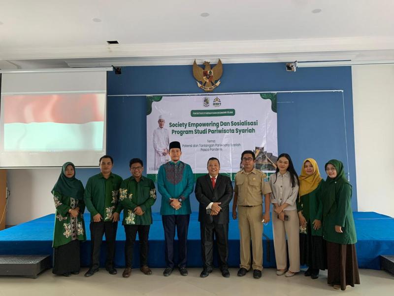 Dosen dan Mahasiswa Prodi Pariwisata Syariah Adakan Pengabadian Masyarakat di Sekolah SMKN 3 Pangkalpinang
