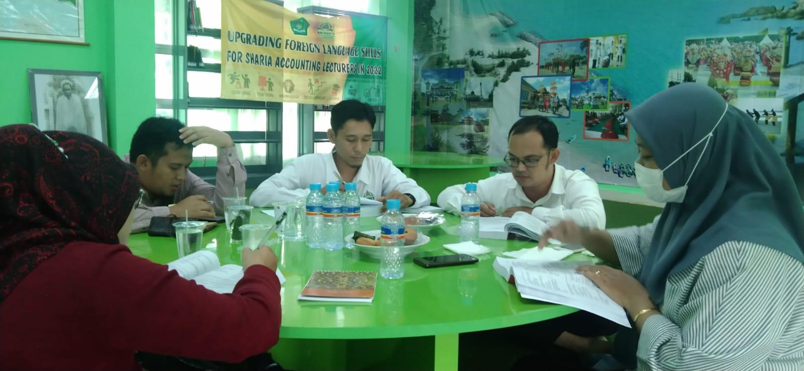 Prodi Akuntansi Syariah Gelar Upgrading Foreign Language Skills